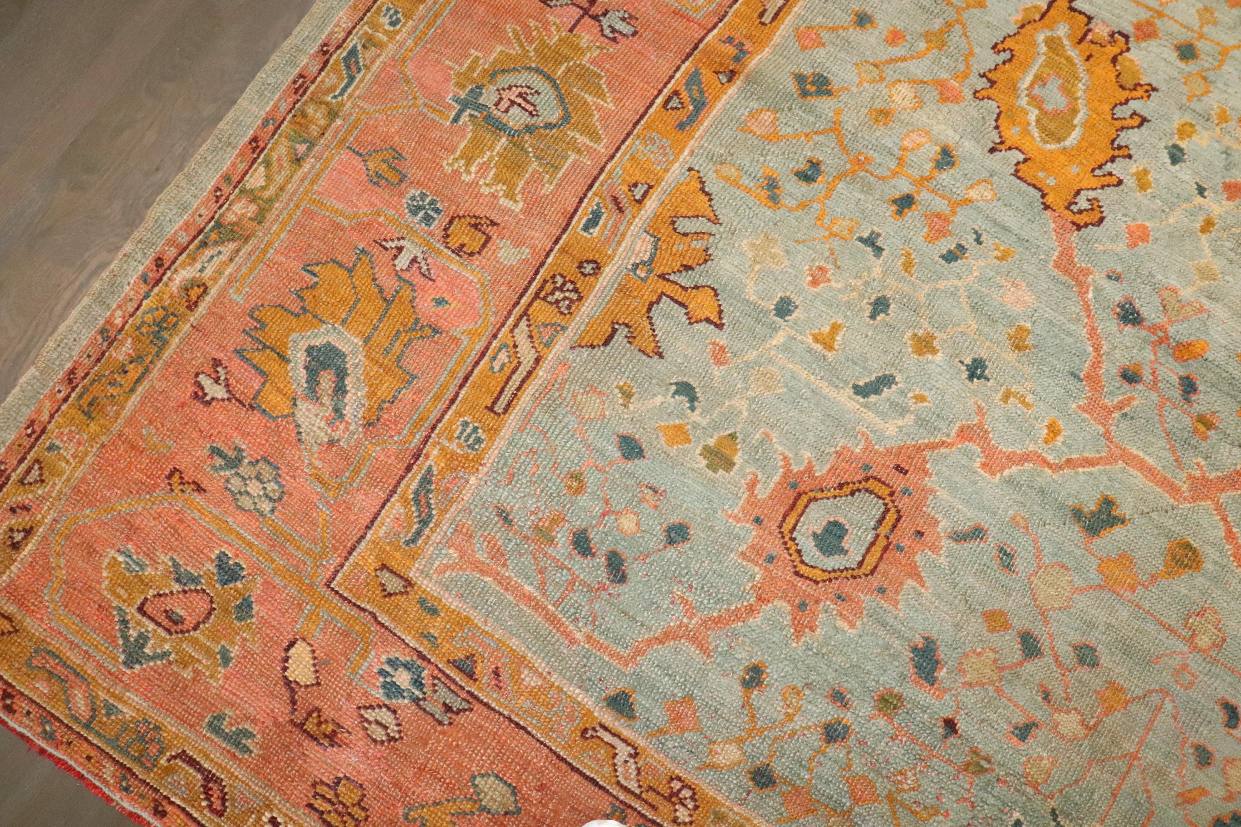 Zabihi Collection Antiker Oushak Quadratischer Teppich aus dem späten 19. (Türkisch) im Angebot