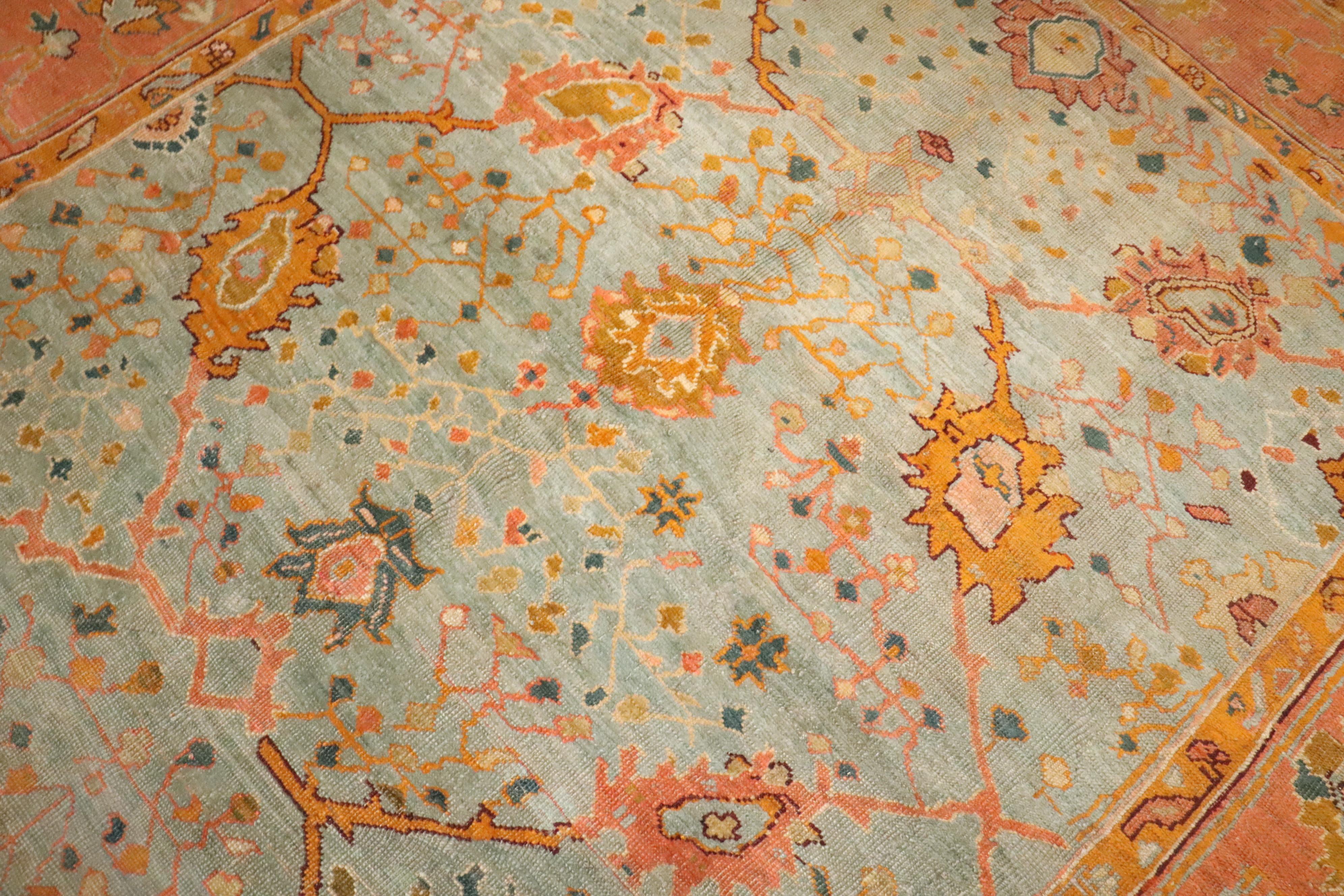 Zabihi Collection Antiker Oushak Quadratischer Teppich aus dem späten 19. (19. Jahrhundert) im Angebot