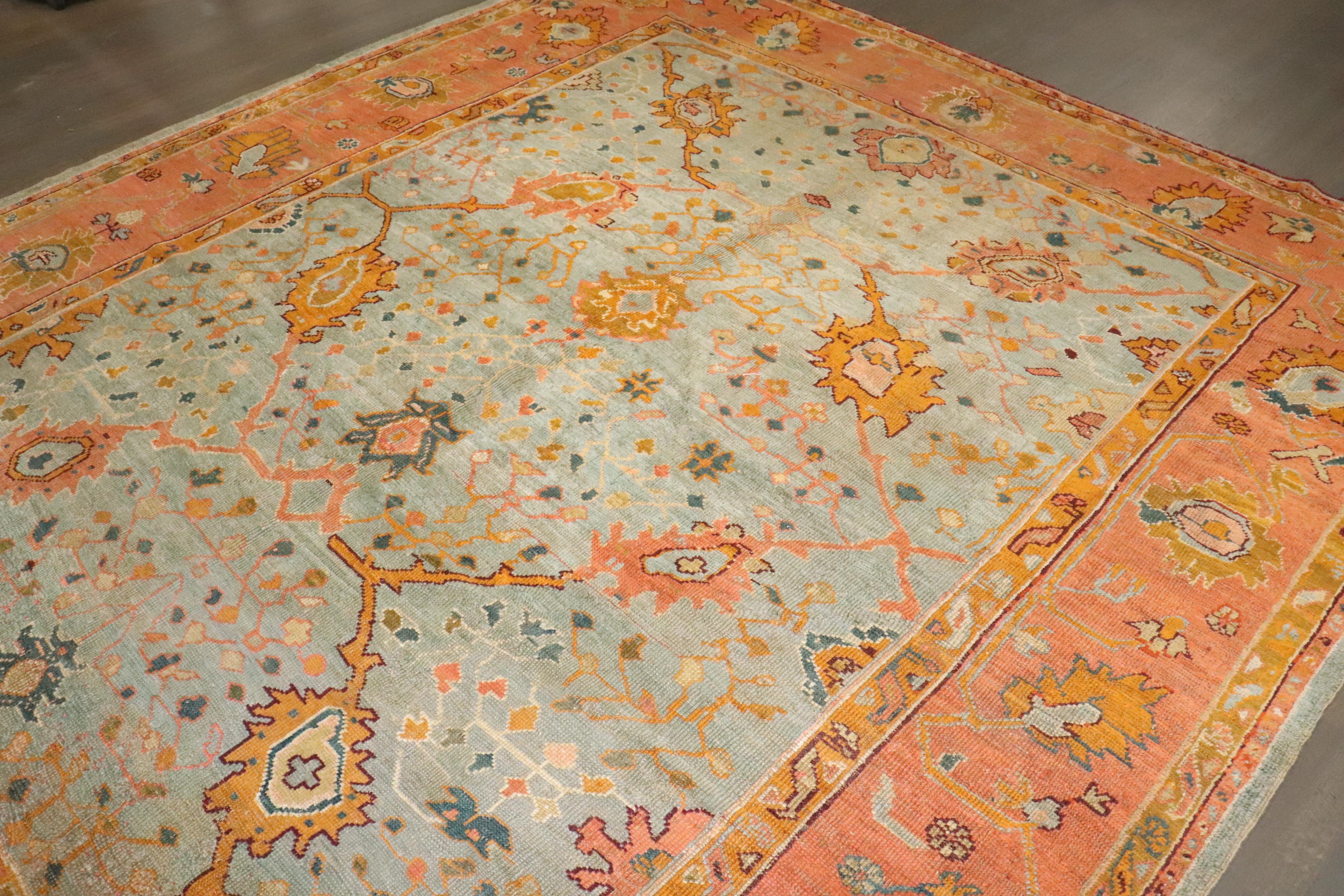 Zabihi Collection Antiker Oushak Quadratischer Teppich aus dem späten 19. (Wolle) im Angebot