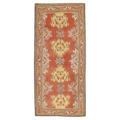 Runner piccolo in Oushak antico della collezione Zabihi