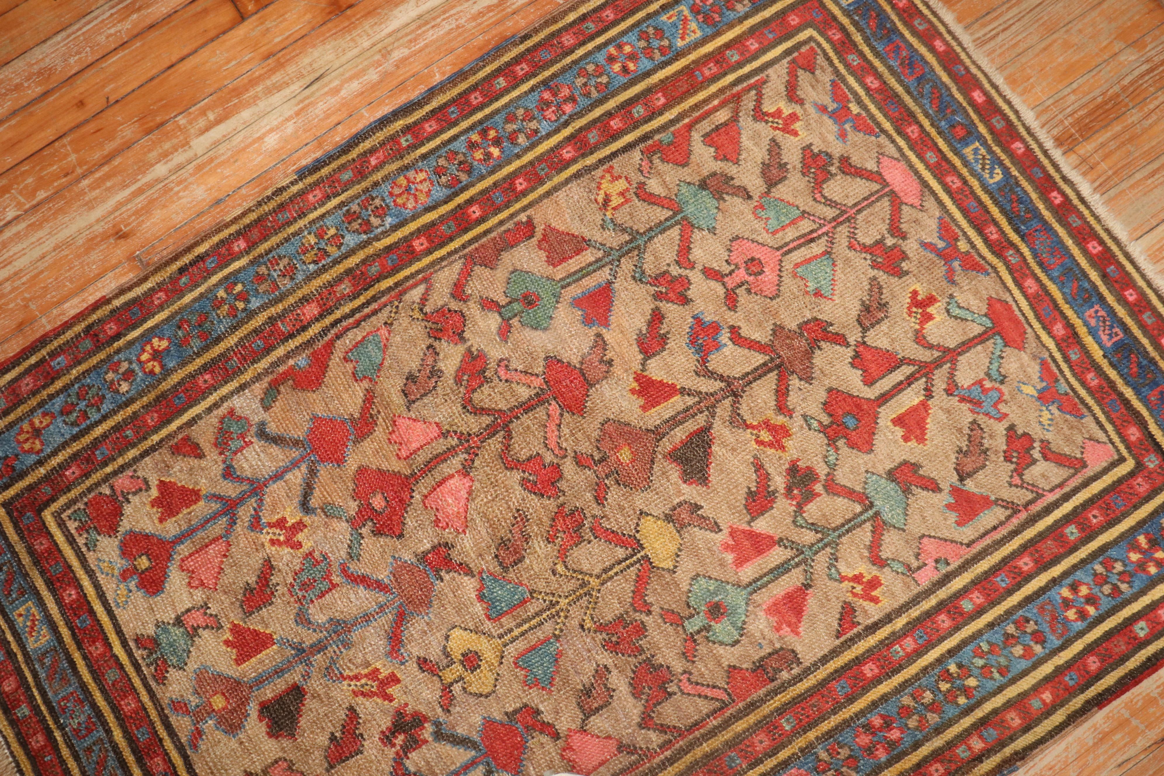 Ein kleiner persischer Bakschaisch-Teppich aus dem frühen 20.

Einzelheiten
Teppich nein.	j3970
Größe	3' x 4' (91 x 122 cm)
Teppichart	Bakschisch