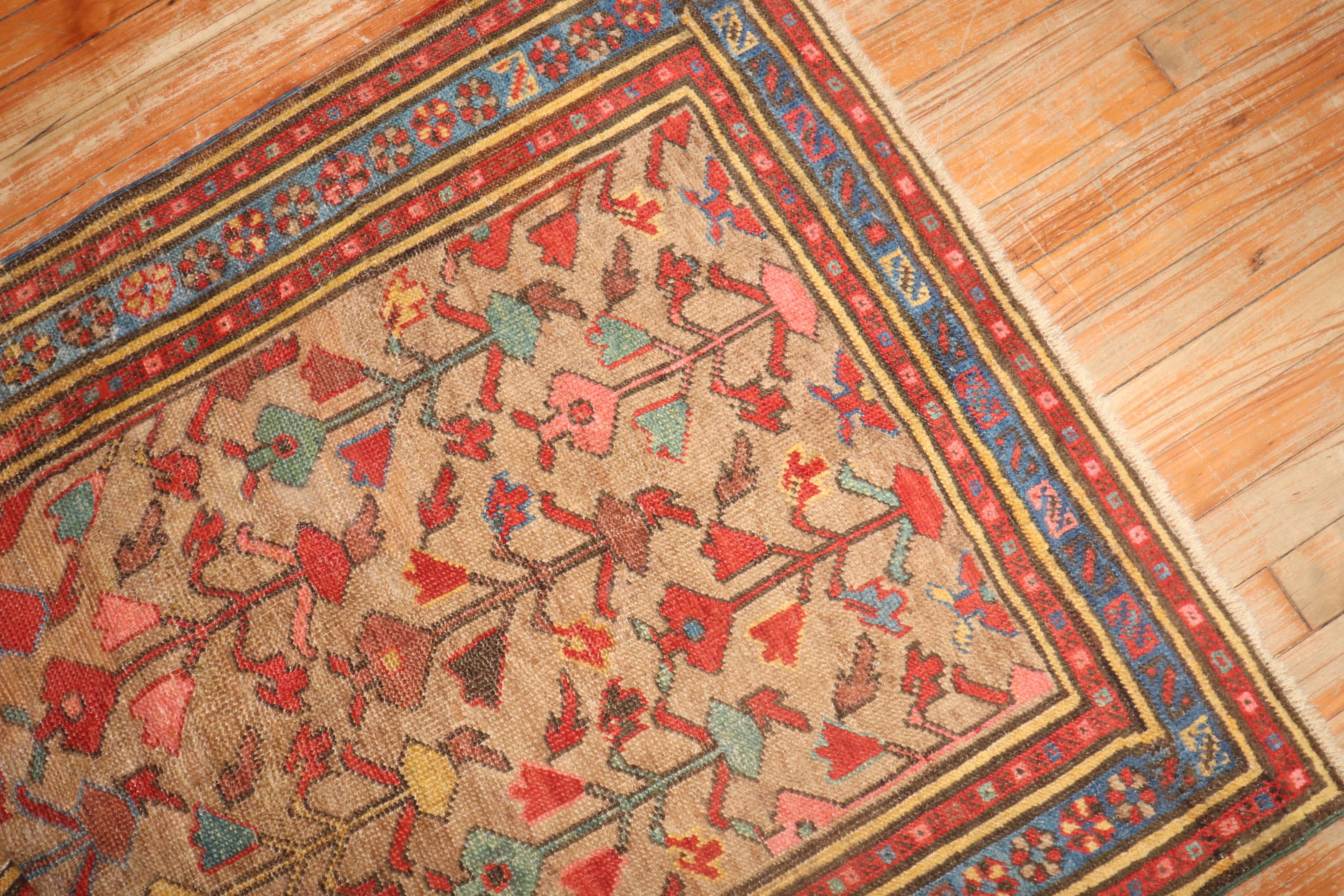 Zabihi Collection Antiker Persischer Bakshaish Kleiner Teppich im Zustand „Gut“ im Angebot in New York, NY