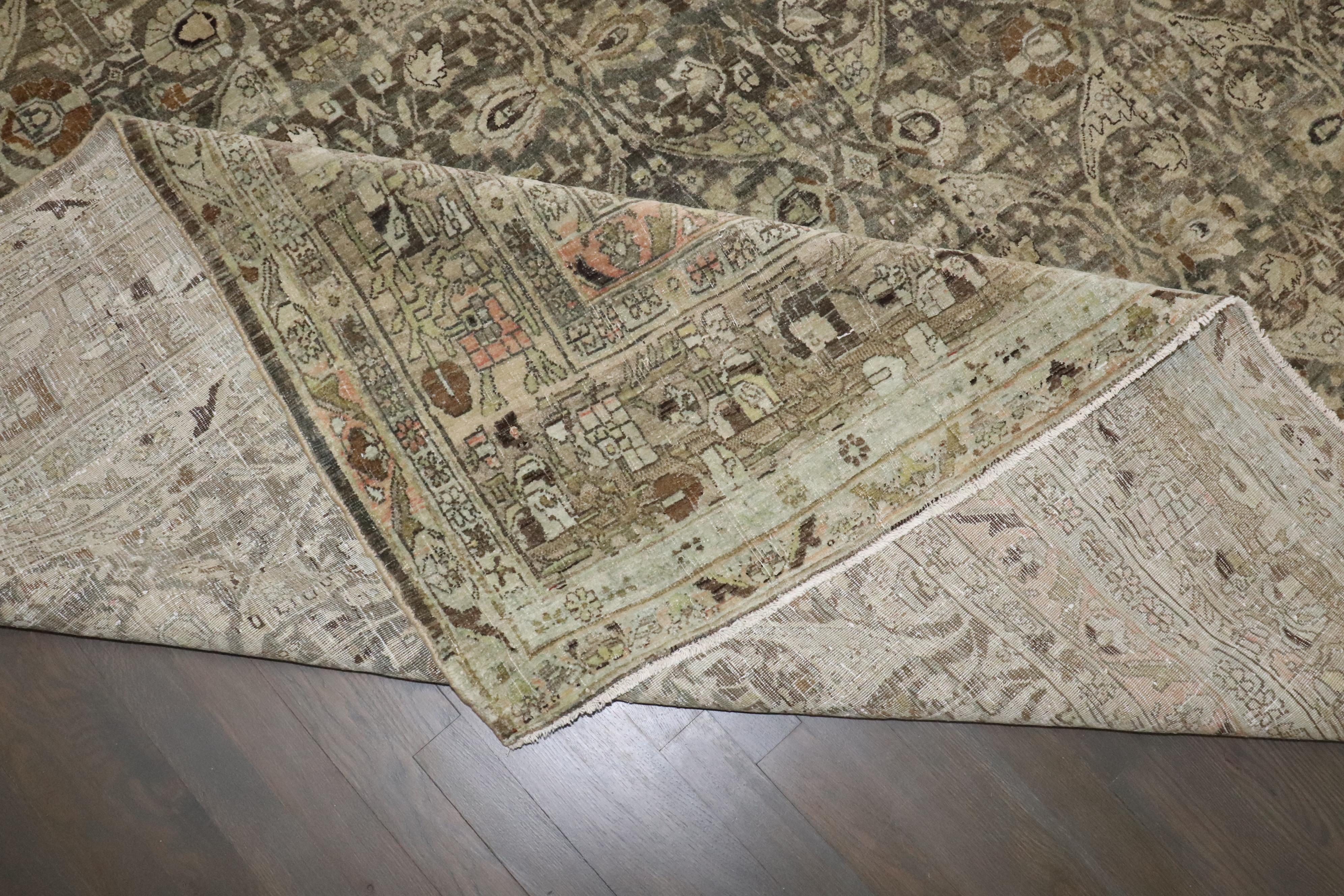 Tapis persan Bidjar du début du XXe siècle

Détails
rug no.	j4355
taille	8' 9