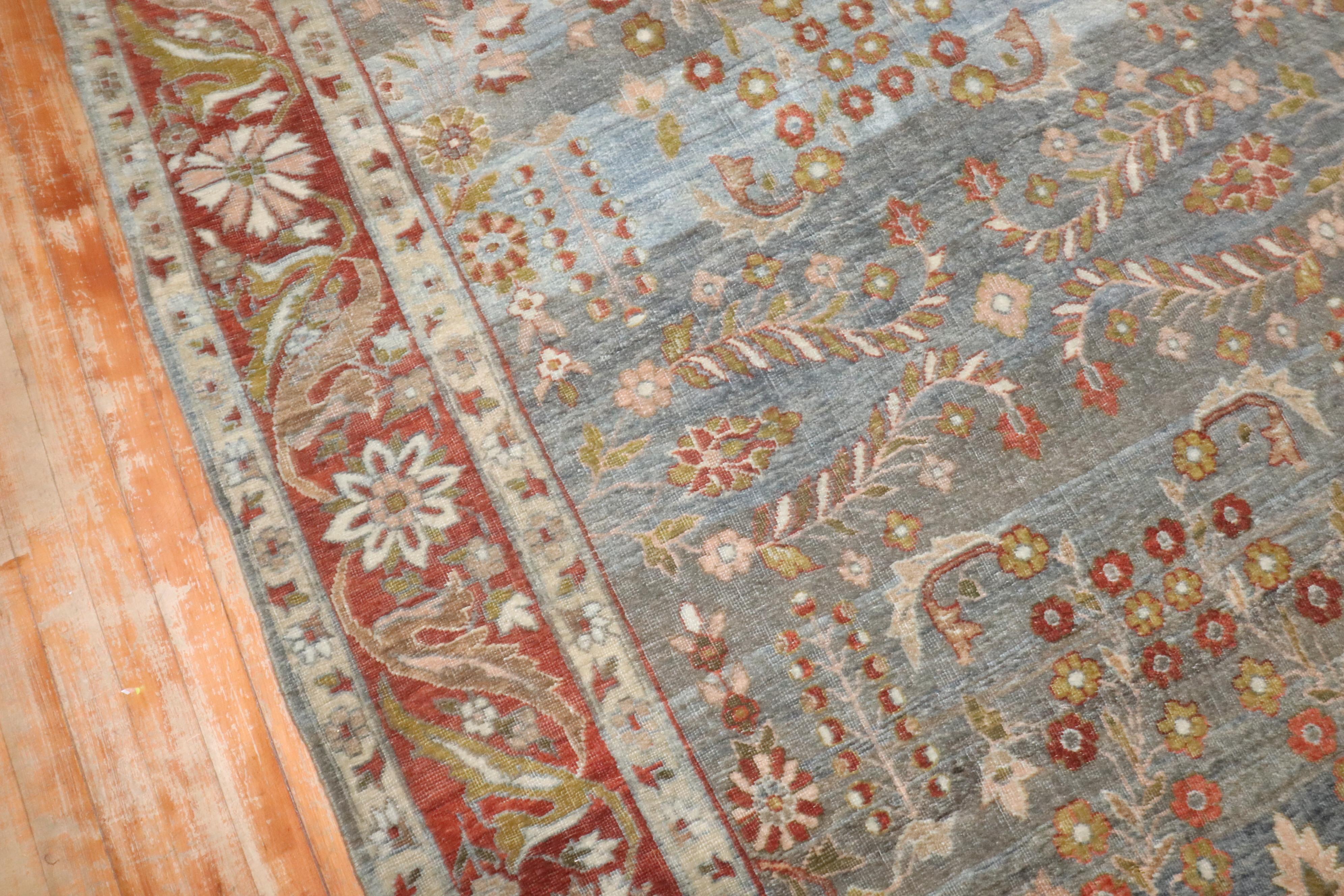 20ième siècle The Collective Antiquities Persian Bidjar Floral Room Rug (tapis de chambre) en vente