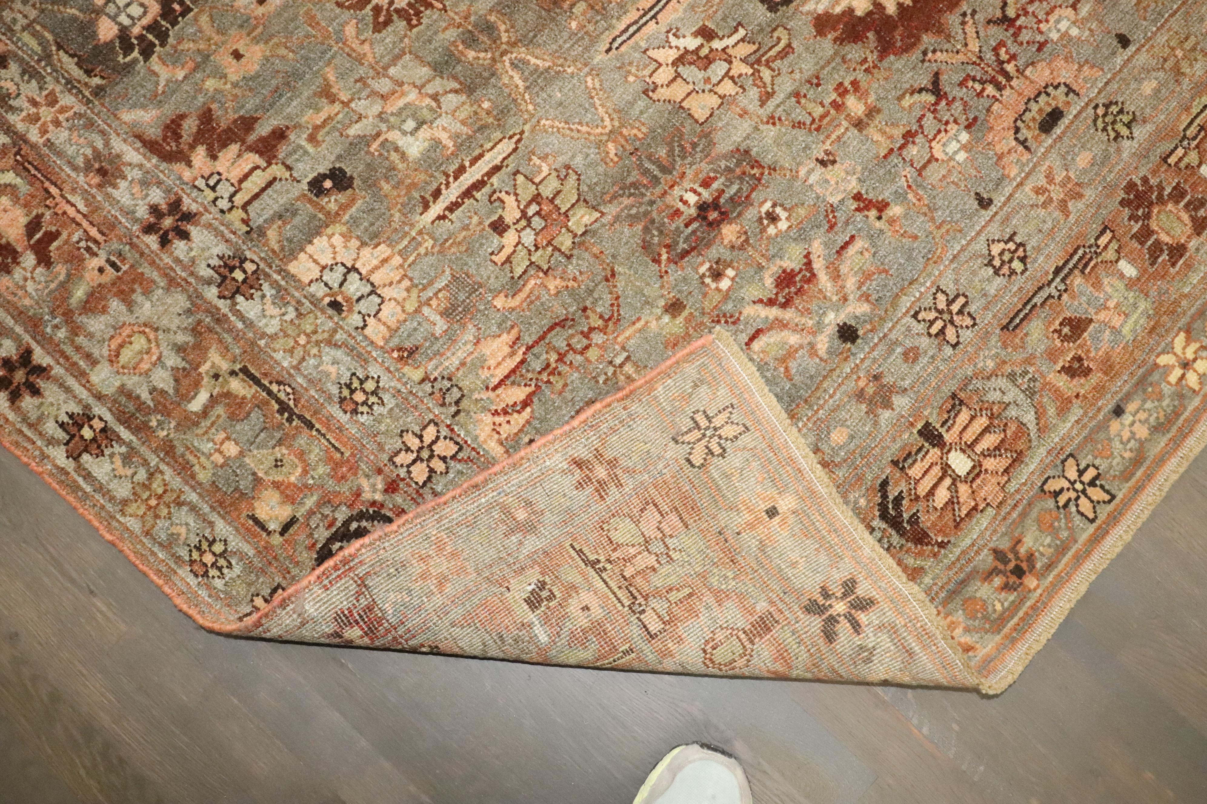 Lana Zabihi Collectional Tappeto antico persiano Bidjar Rare Size Wide Corridor Rug in vendita