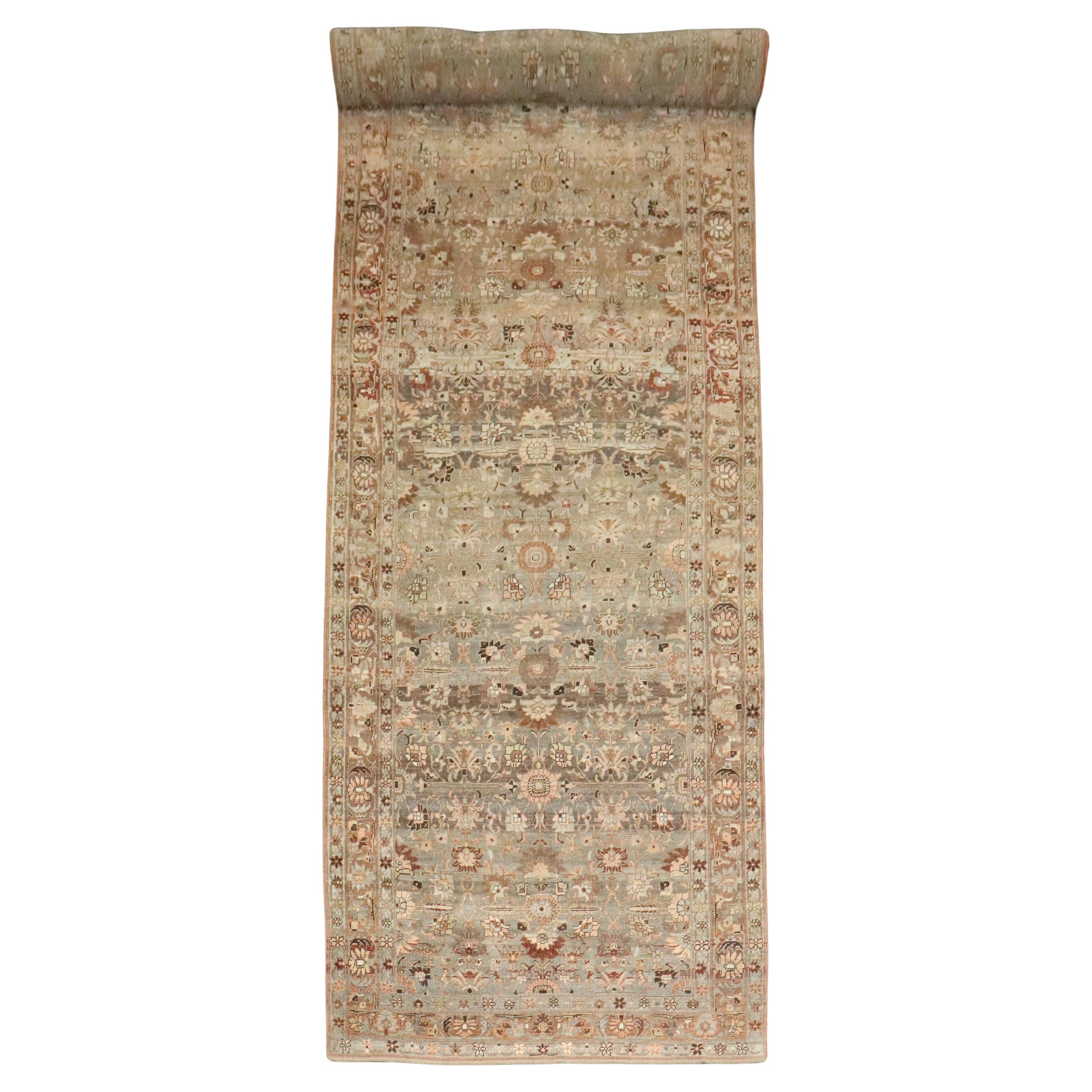 Zabihi Collectional Tappeto antico persiano Bidjar Rare Size Wide Corridor Rug in vendita