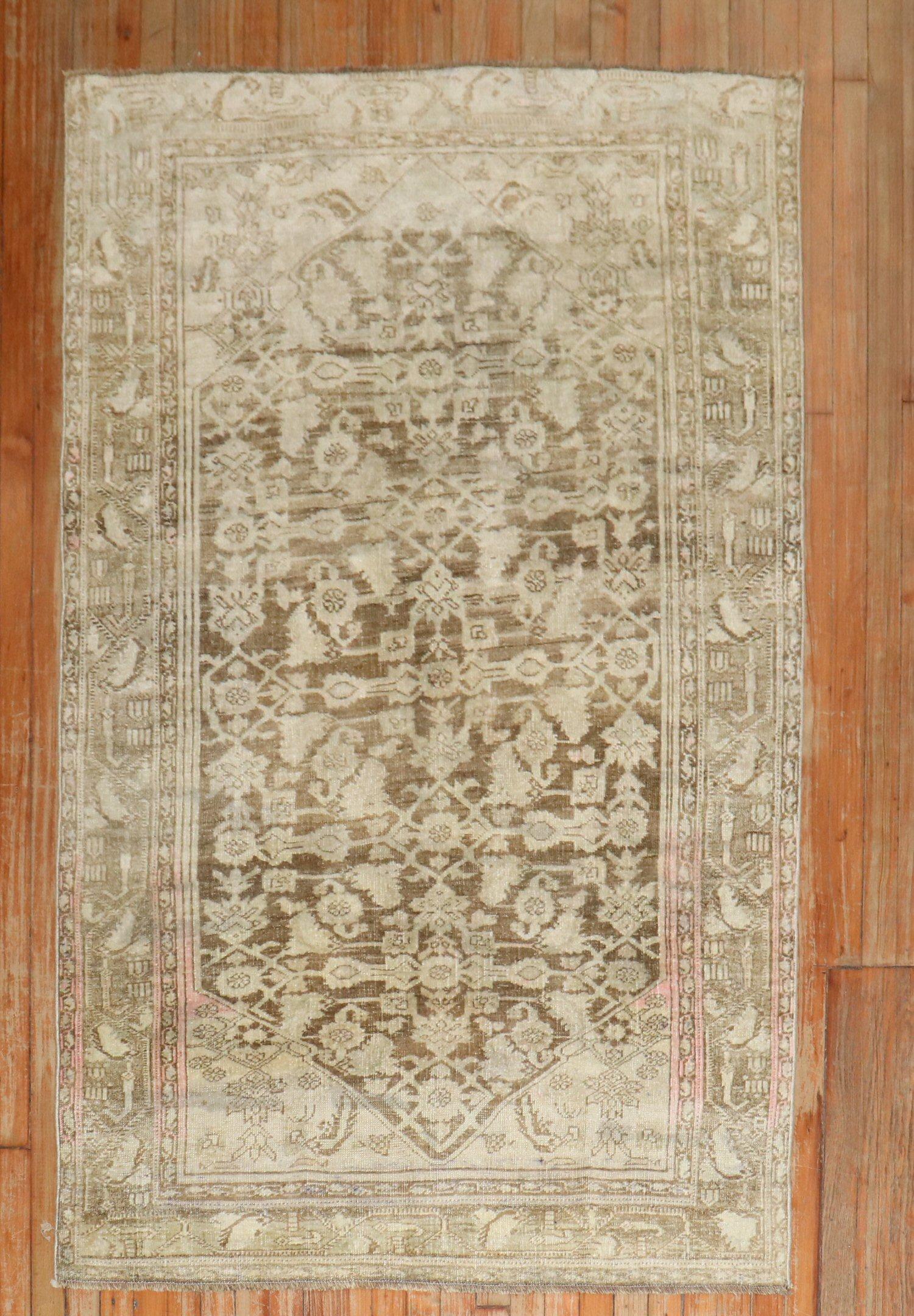 1920s Accent Size Persian bidjar in predominantly soft brown with shades of pink on 1 end of the rug.
Rug no. 31724
Size 4' 1