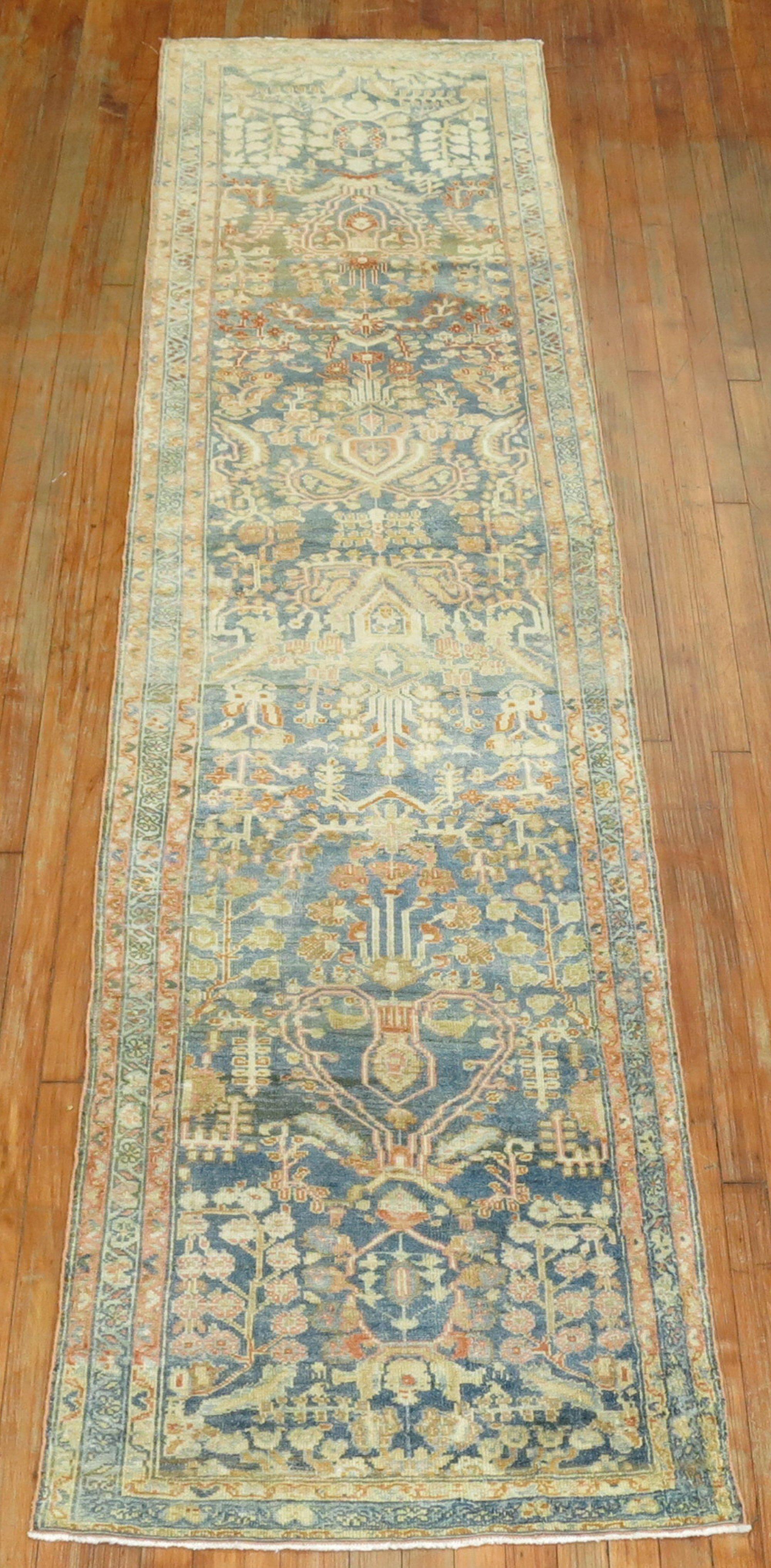 Lana Runner Zabihi Collection'S blu persiano antico salmone in vendita