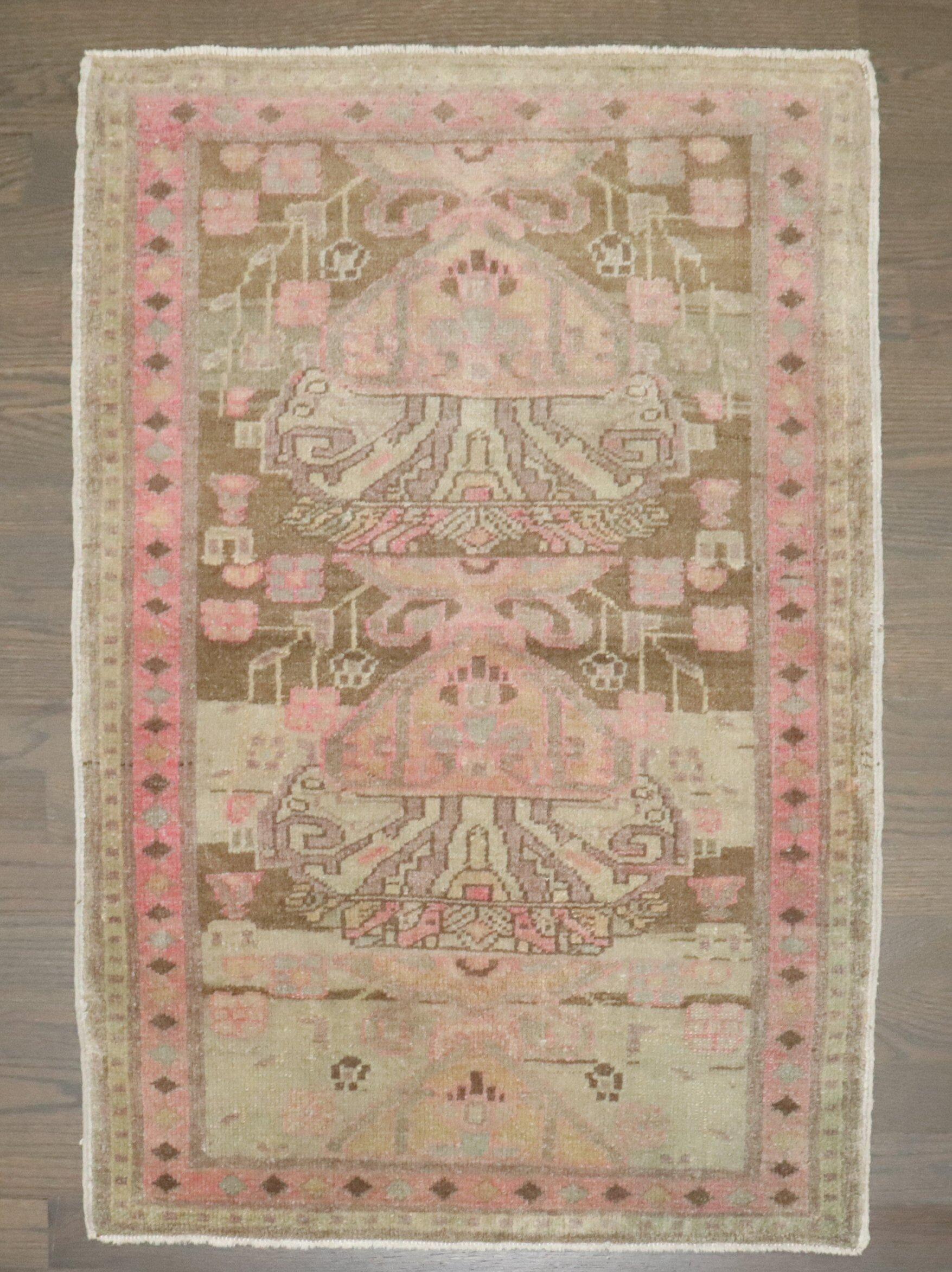 Hamedan persiano della metà del XX secolo in rosa e marrone

Dettagli
rug no.	j4152
dimensione	2' 3