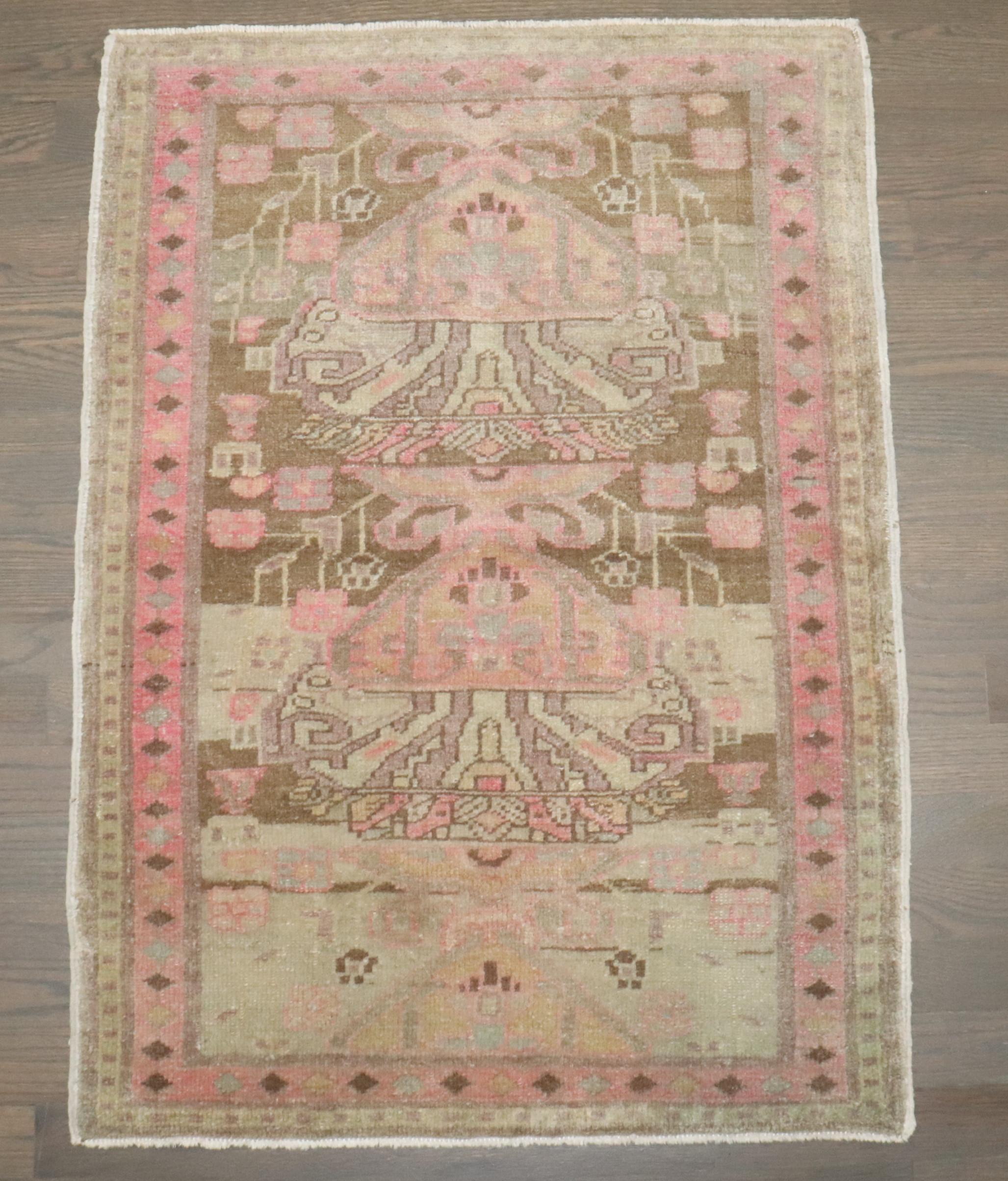 Agra Tappeto Zabihi Collection'S antico persiano marrone rosa piccolo in vendita