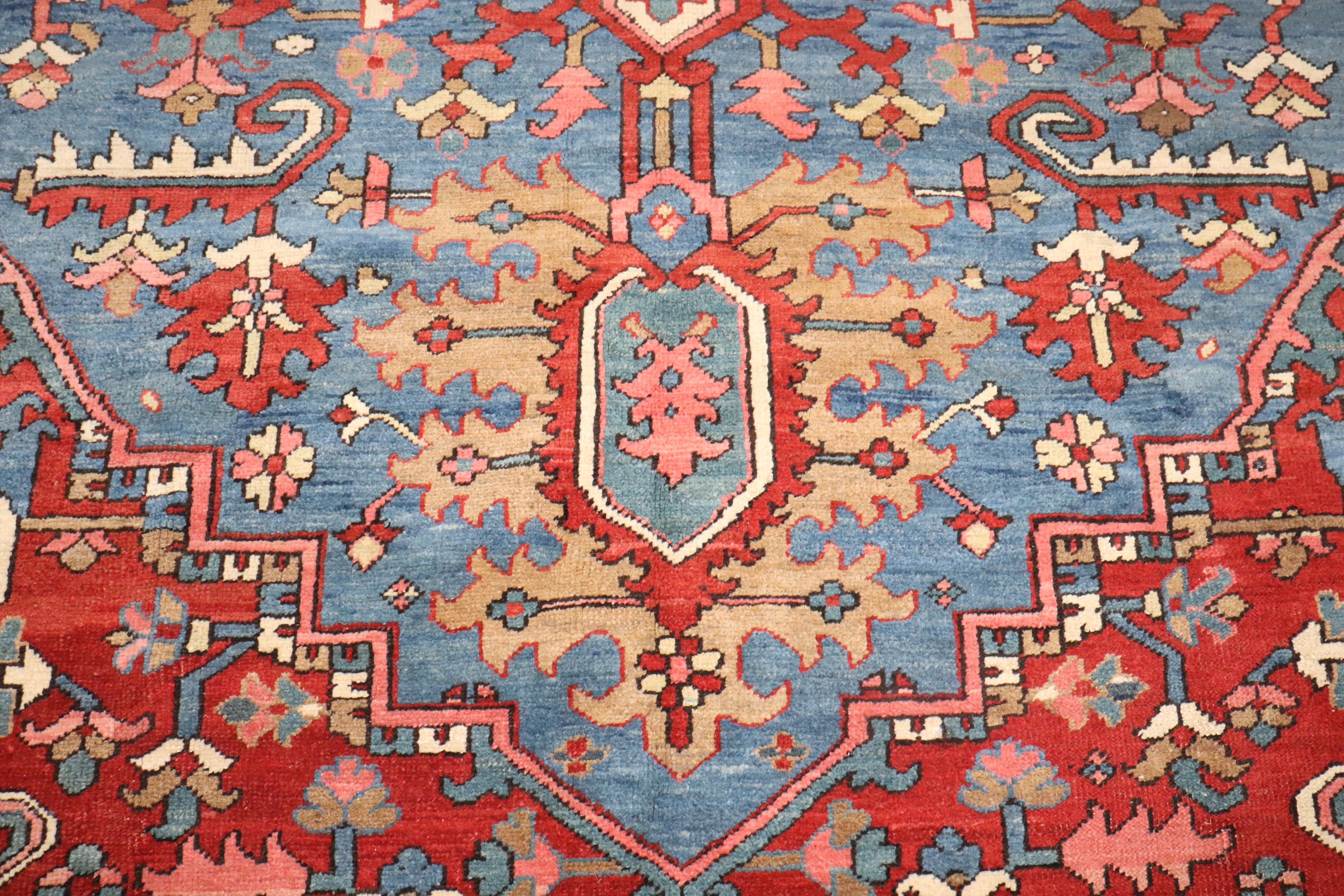 Zabihi Collection Antique Persan Heriz Début du 20ème siècle Tapis en vente 2