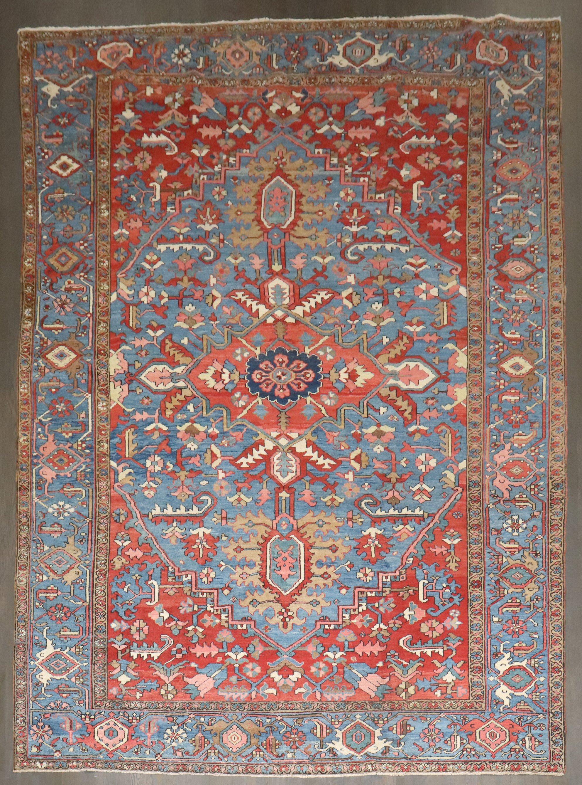 Chippendale Zabihi Collection Antique Persan Heriz Début du 20ème siècle Tapis en vente