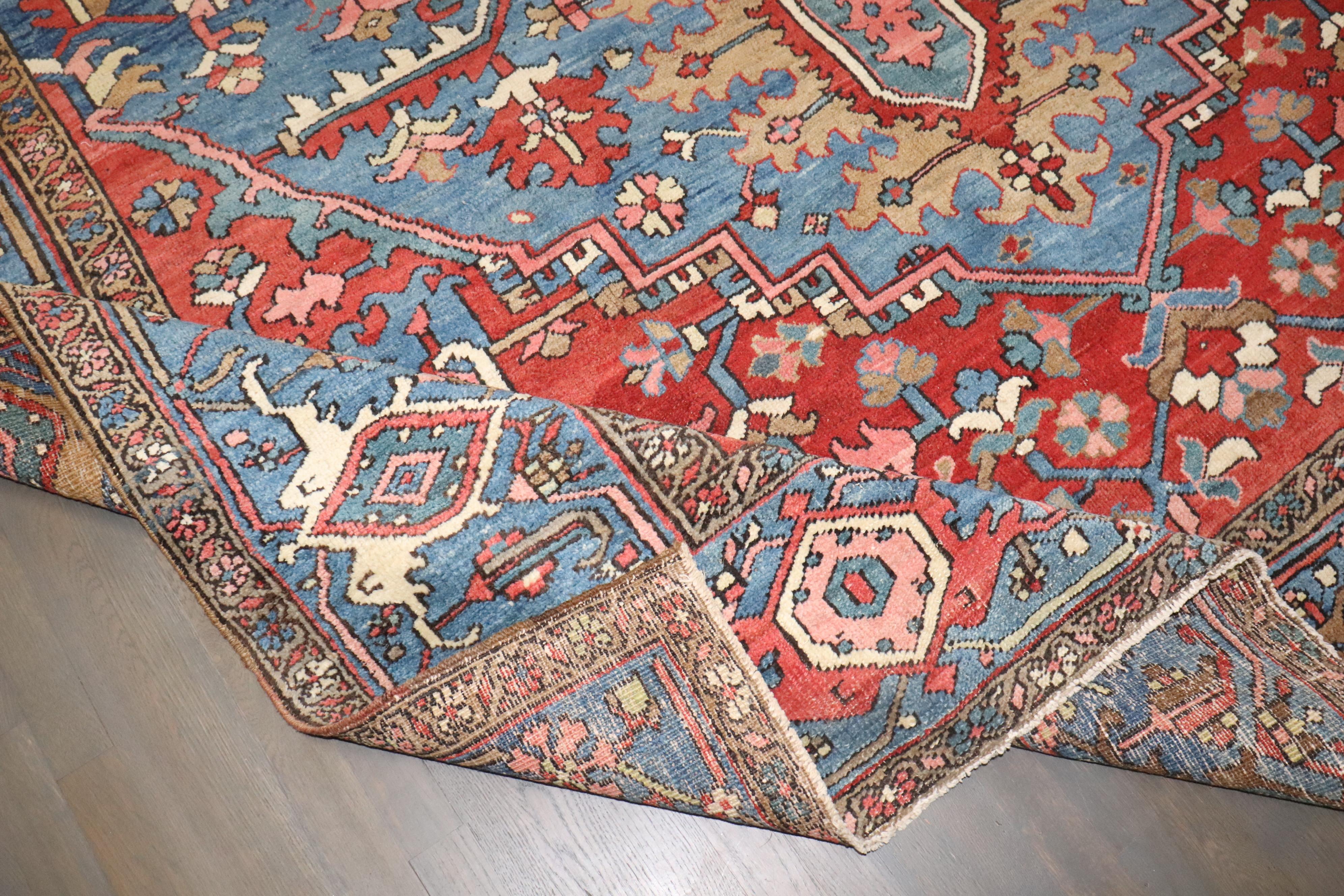 Perse Zabihi Collection Antique Persan Heriz Début du 20ème siècle Tapis en vente