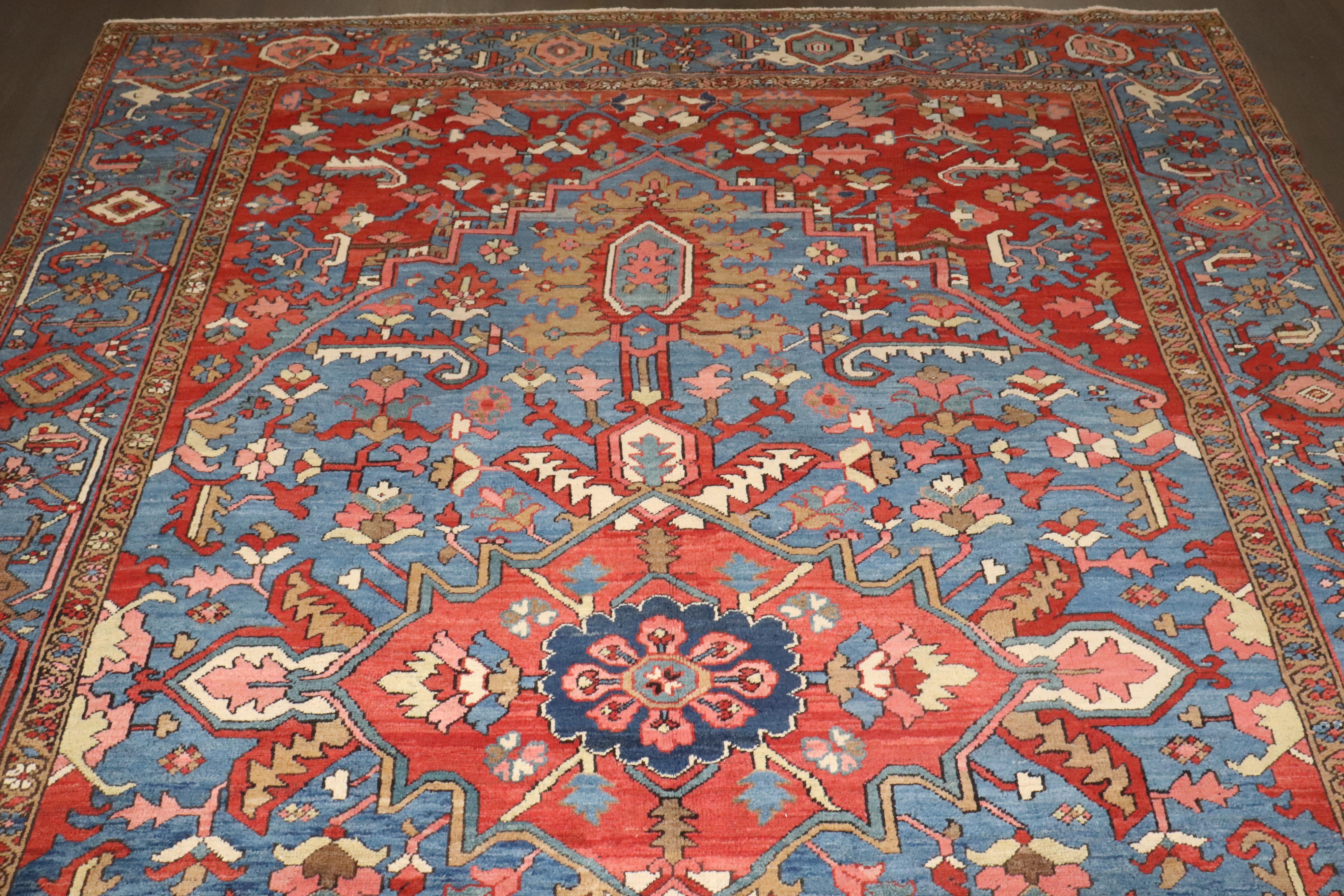 Laine Zabihi Collection Antique Persan Heriz Début du 20ème siècle Tapis en vente