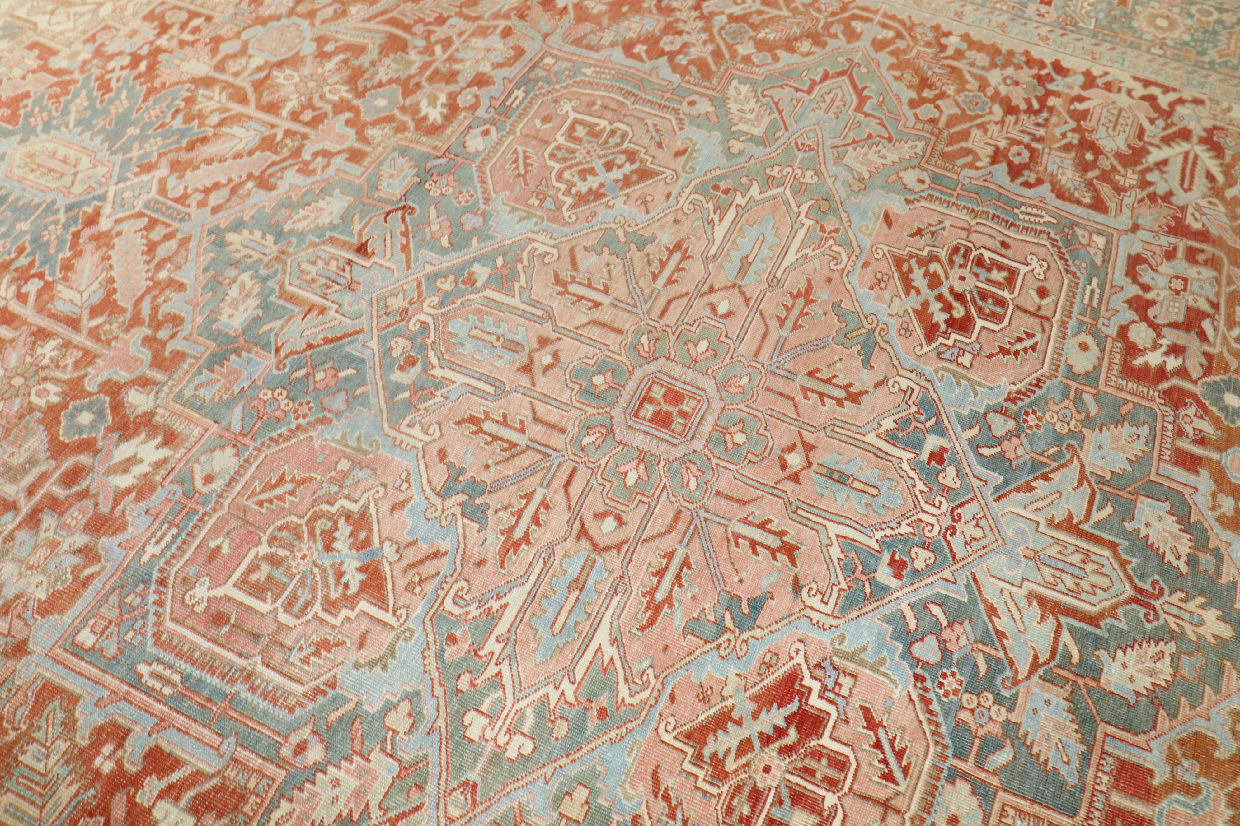 Colección Zabihi Alfombra Persa Antigua Heriz Tamaño Grande en venta 3