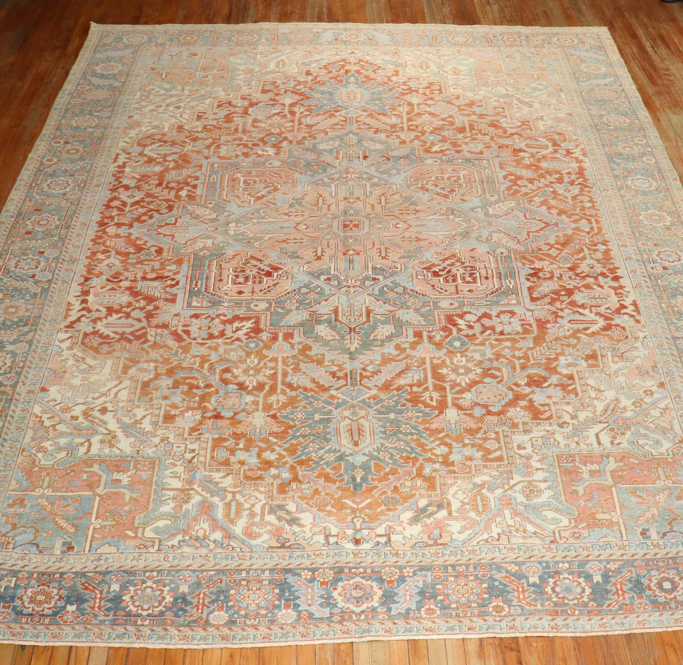 Colección Zabihi Alfombra Persa Antigua Heriz Tamaño Grande Tudor en venta