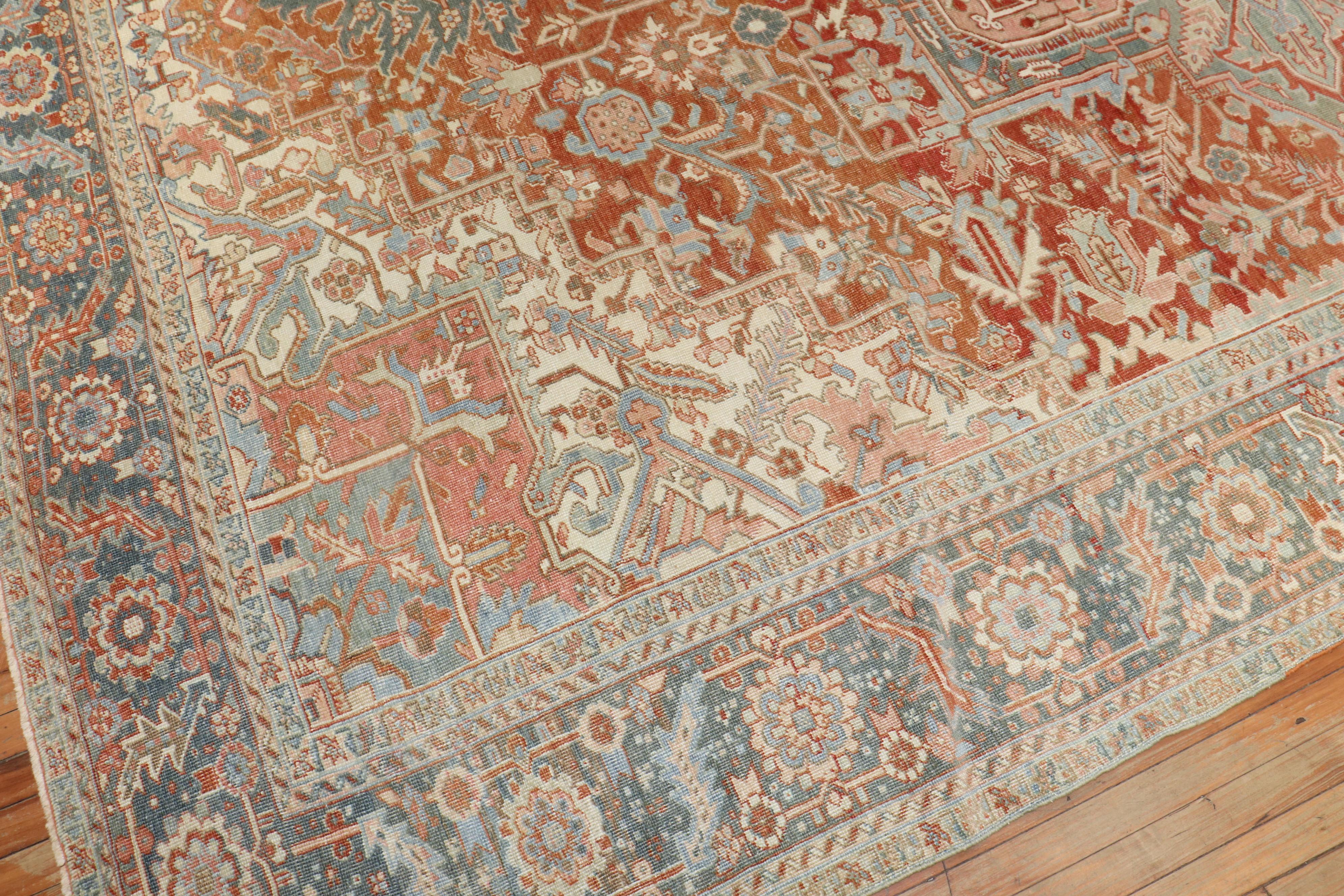 Colección Zabihi Alfombra Persa Antigua Heriz Tamaño Grande en Bueno estado para la venta en New York, NY
