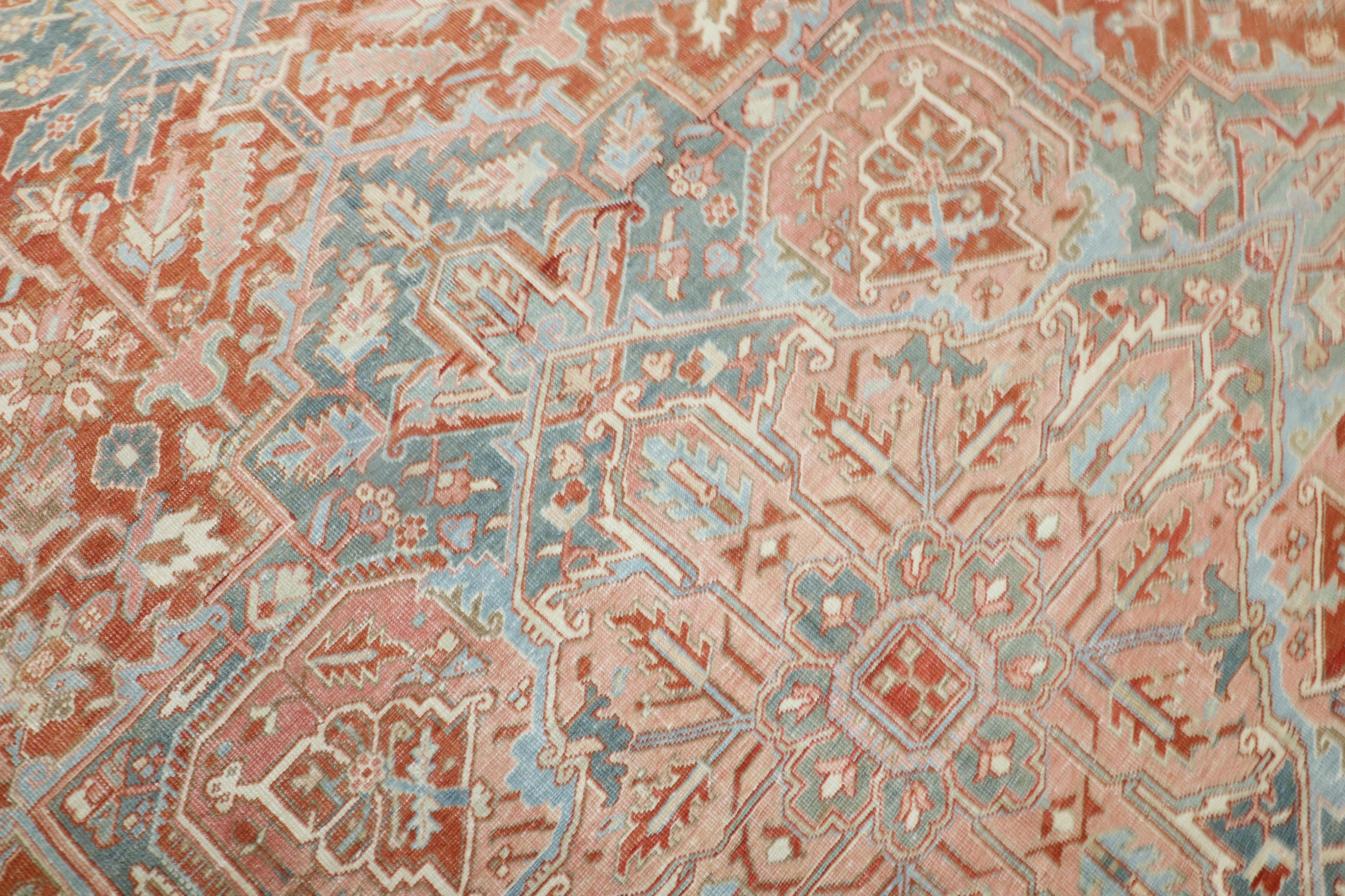 Colección Zabihi Alfombra Persa Antigua Heriz Tamaño Grande en venta 1