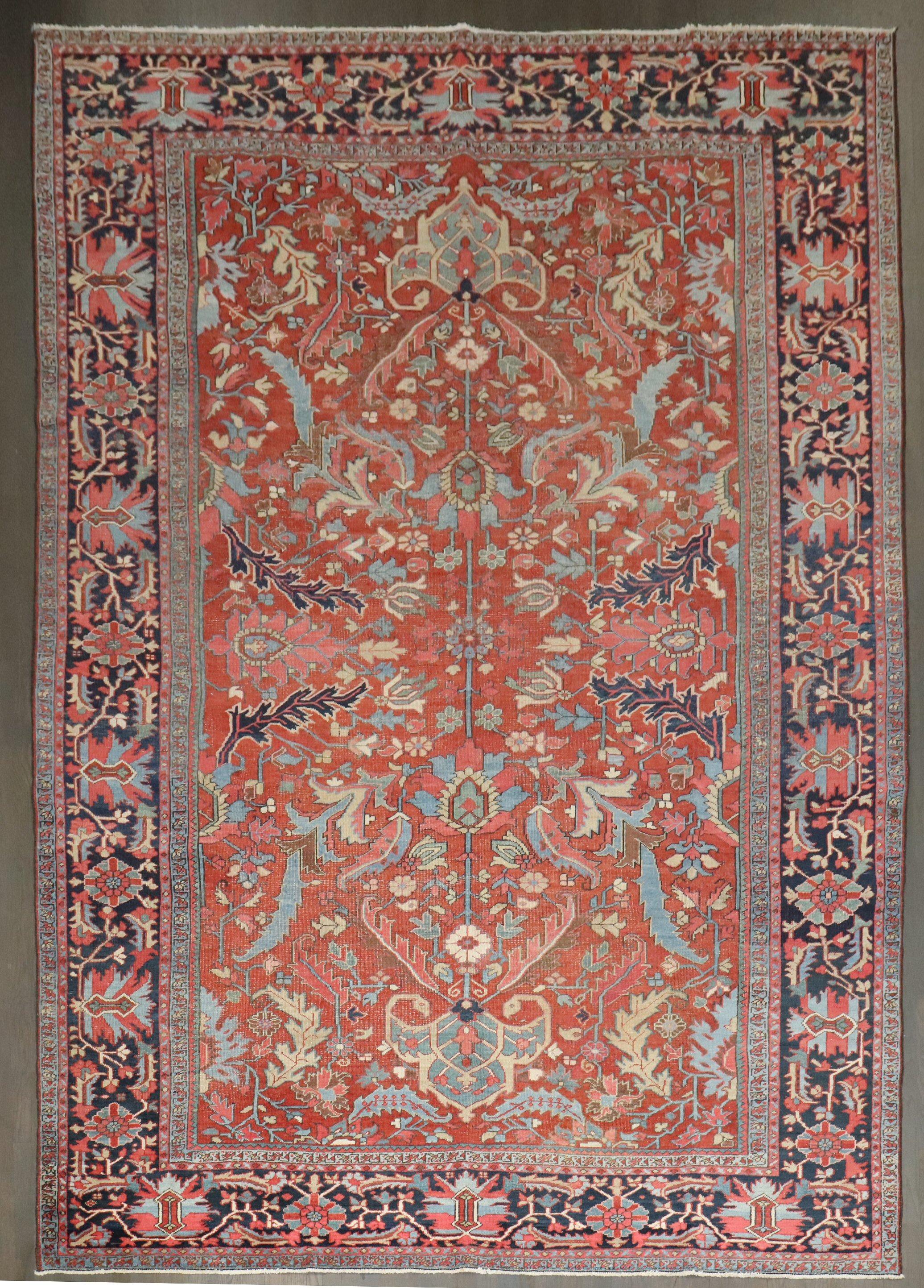 Alfombra persa heriz de principios del siglo XX, tamaño habitación. 

Medidas: 8'6'' x 122''

Las alfombras Heriz son muy apreciadas por su versatilidad. Su geometría complementa el mobiliario moderno y sus colores cálidos y profundidad artística