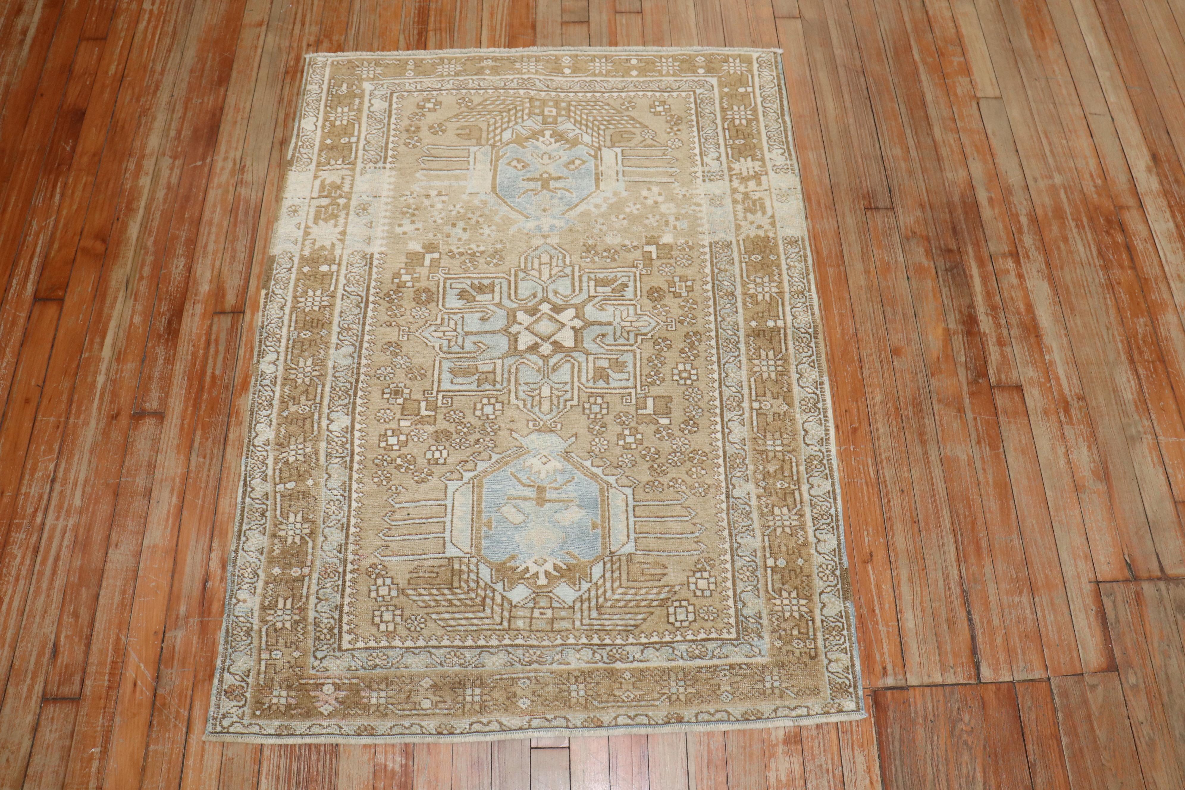 Colección Zabihi Alfombra Persa Heriz Antigua en Bueno estado para la venta en New York, NY