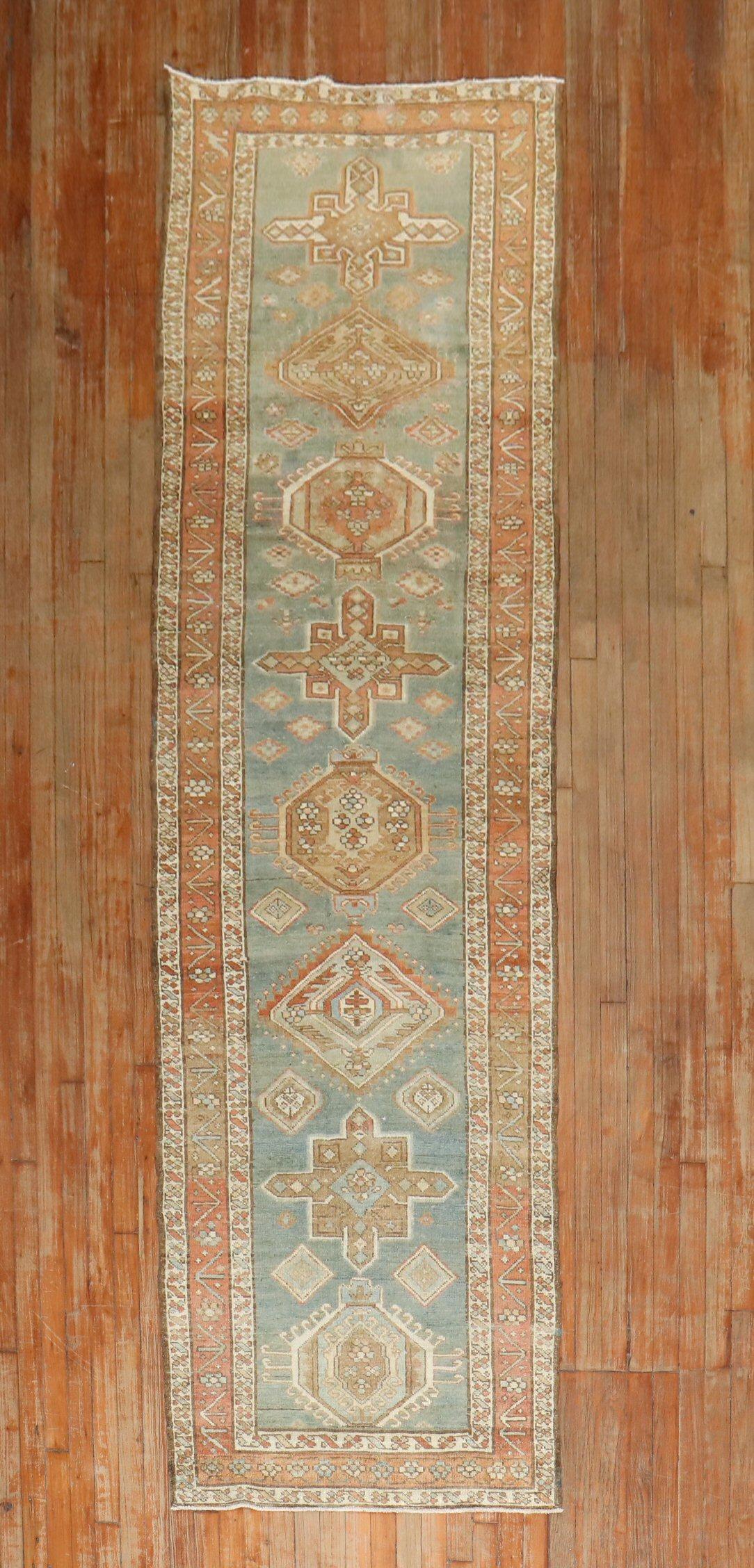 Rustico Runner antico persiano Heriz della collezione Zabihi in vendita