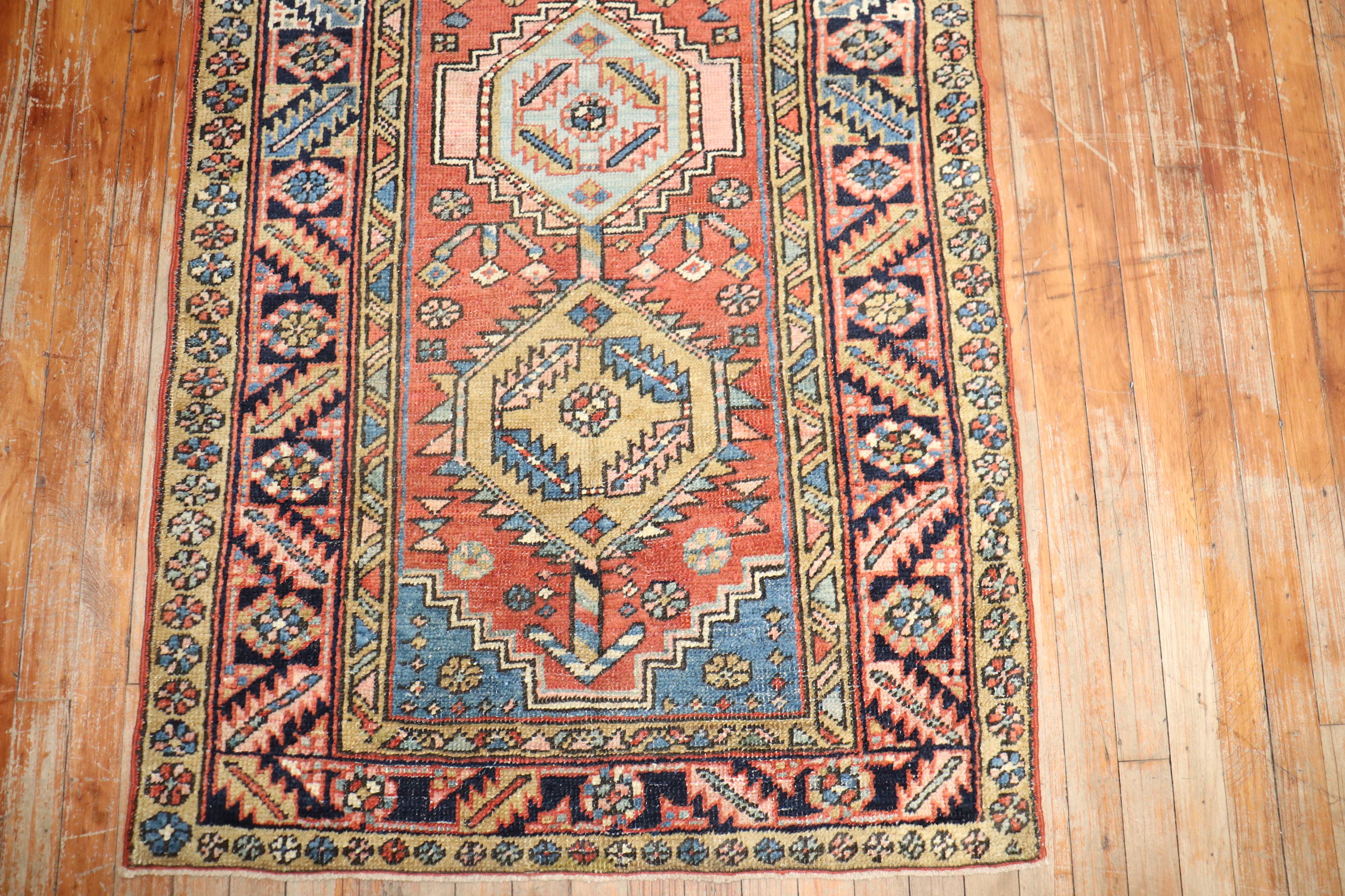 Perse Tapis de couloir Heriz persan ancien de la collection Zabihi en vente