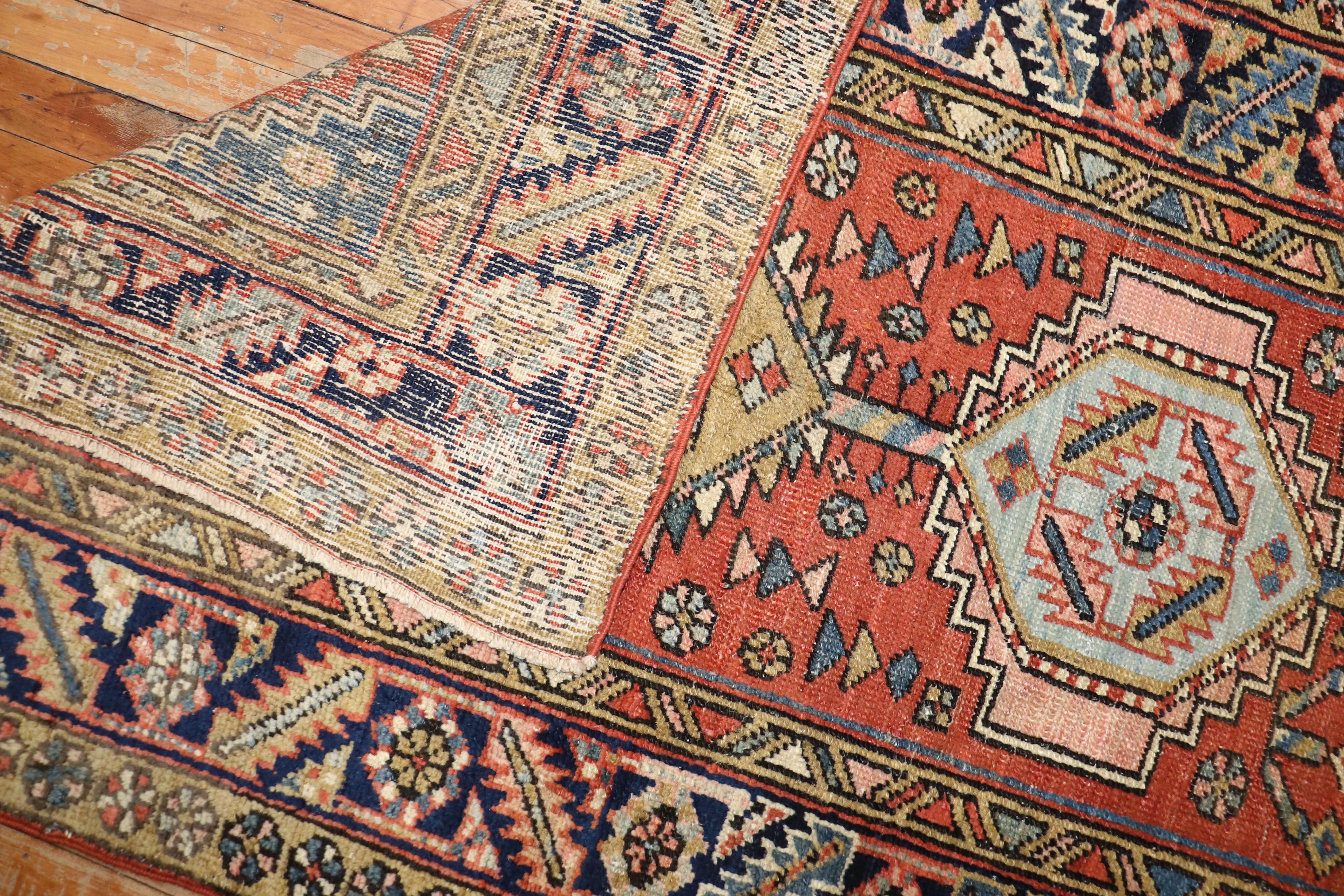 Laine Tapis de couloir Heriz persan ancien de la collection Zabihi en vente