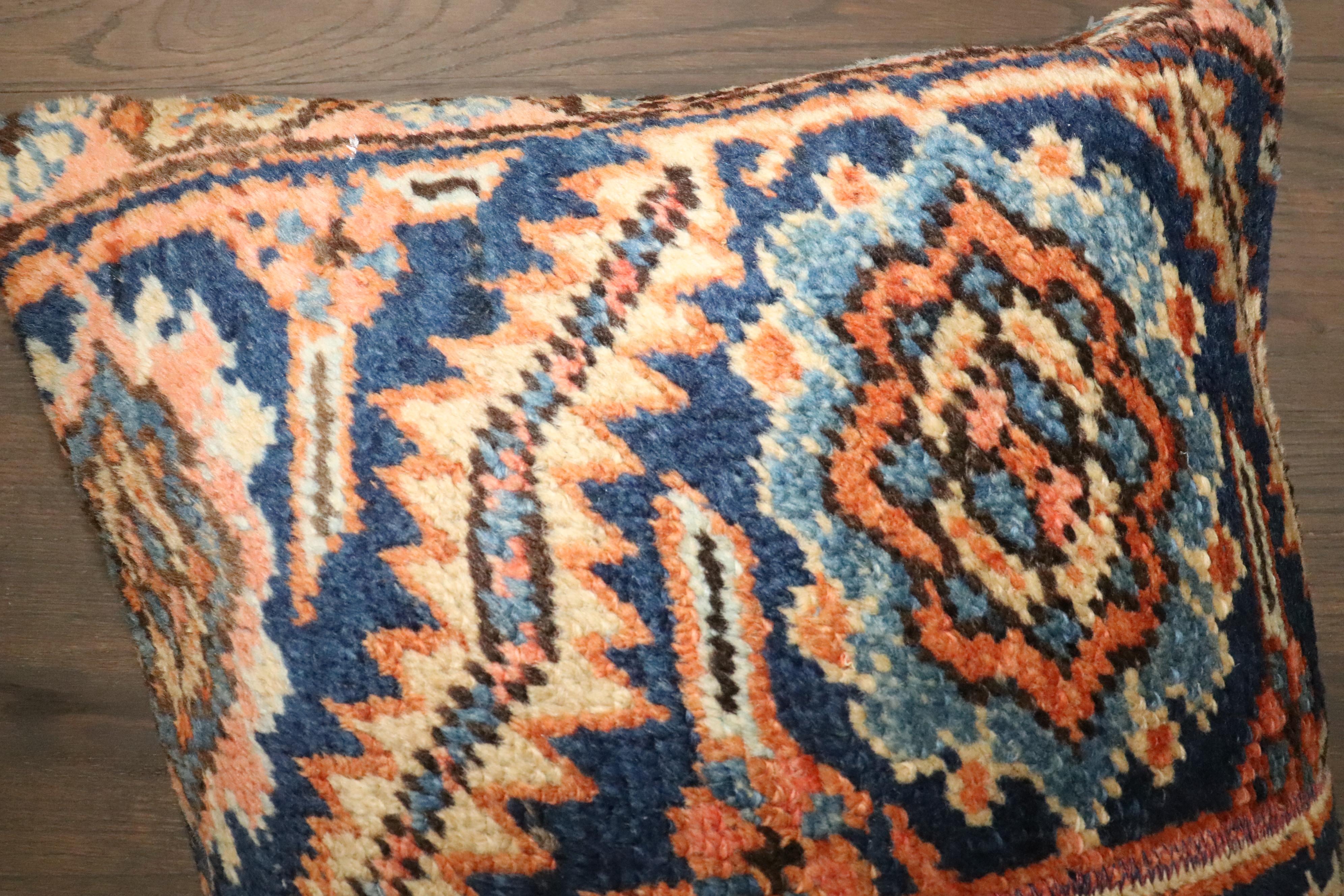 Cuscino per tappeto cucito antico persiano Heriz della Collection'S In condizioni buone in vendita a New York, NY