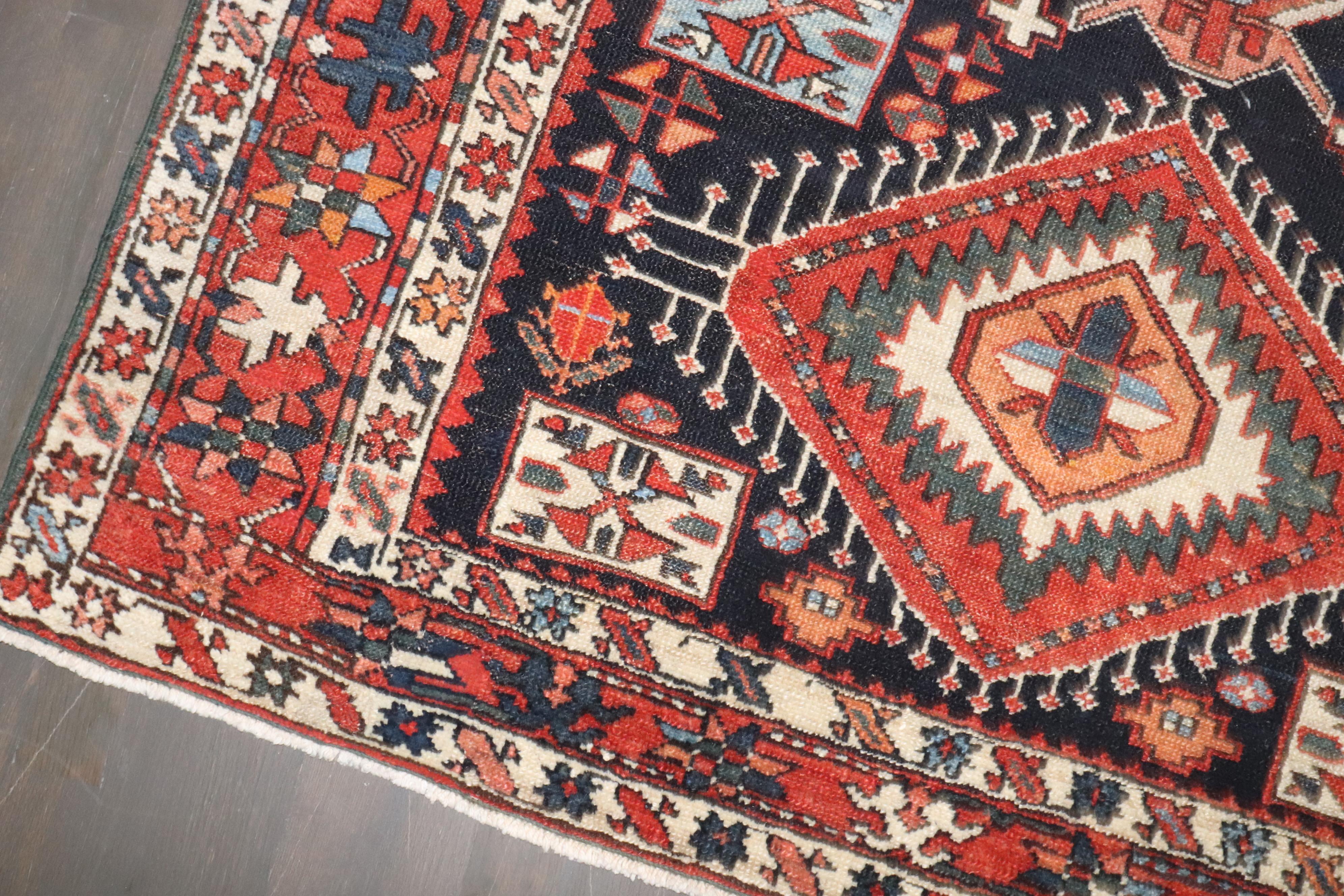 Tappeto Zabihi Collection Antique Persian Heriz Small Accent Rug in vendita 2