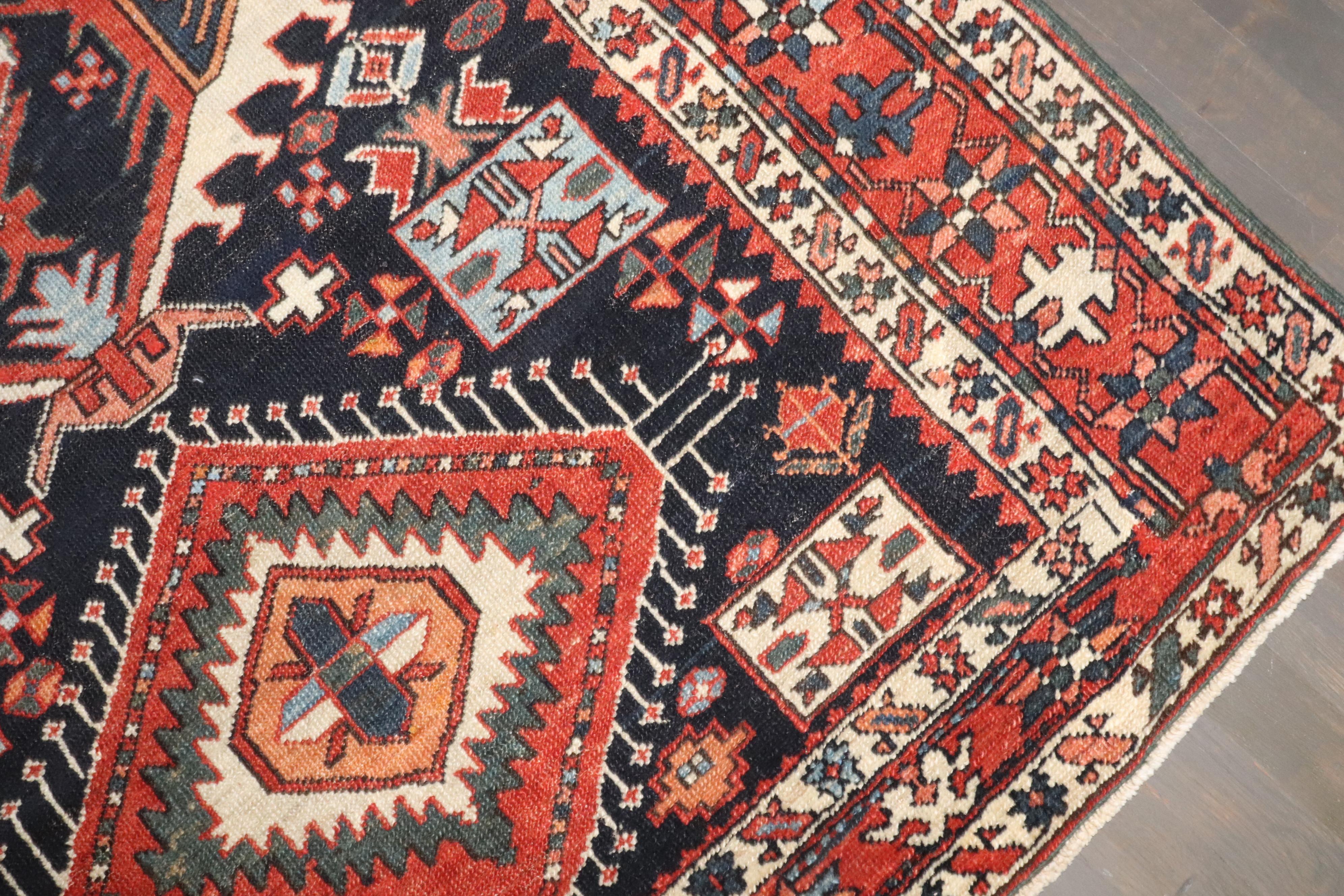 un tappeto Heriz Karadja dei primi del Novecento

Dettagli
rug no.	j4118
dimensione	4' 1