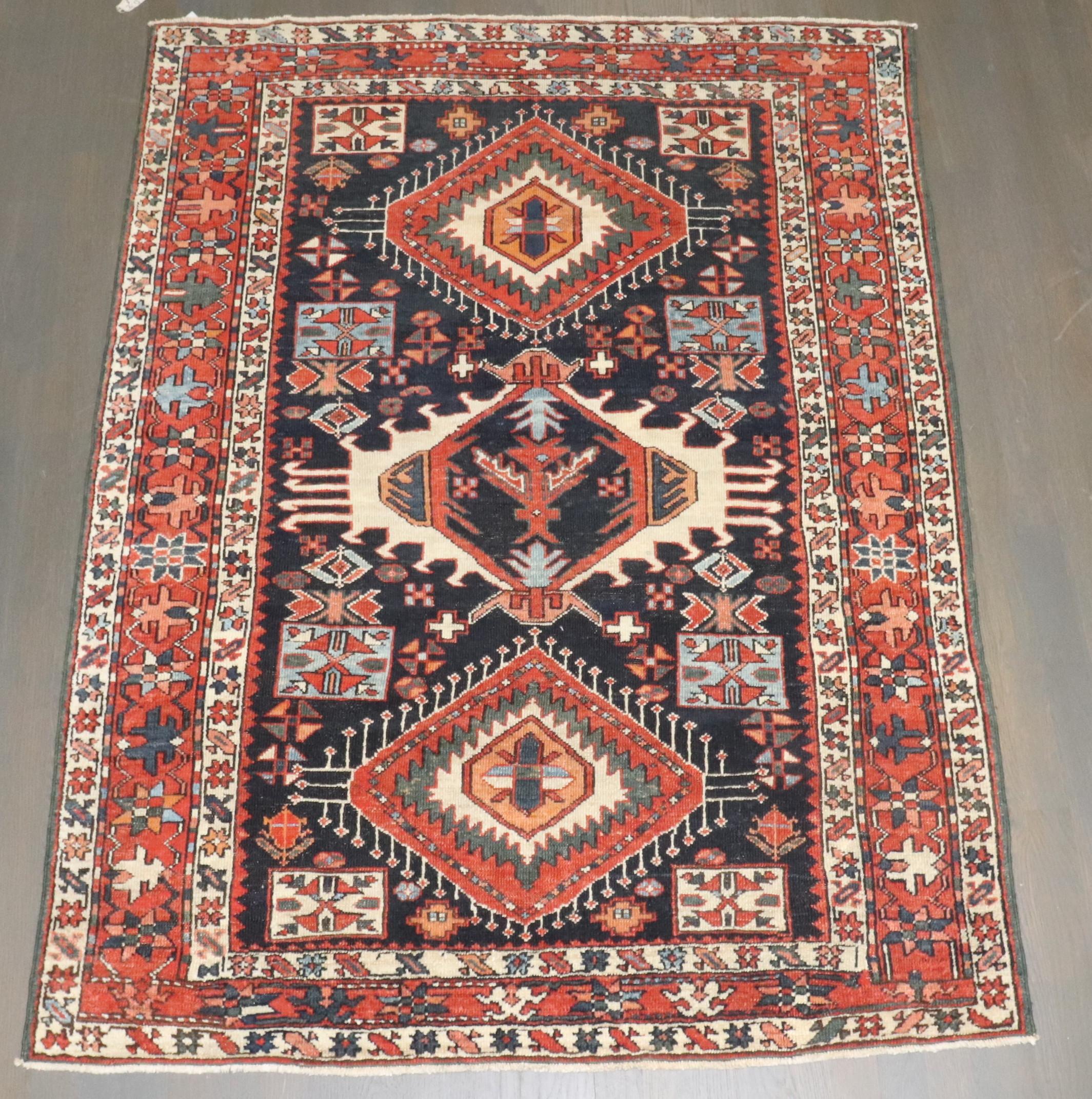 Chippendale Tappeto Zabihi Collection Antique Persian Heriz Small Accent Rug in vendita