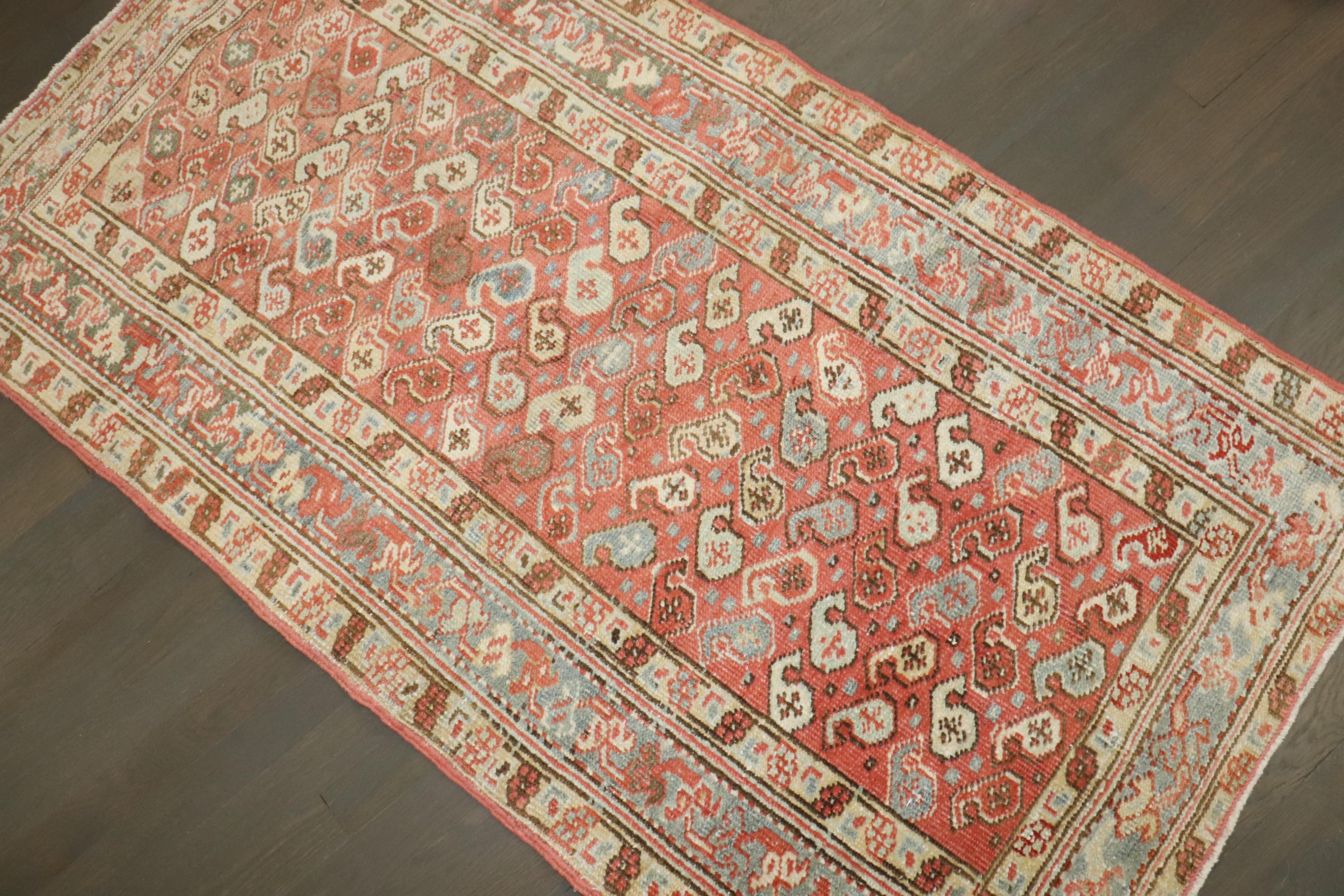 alfombra persa Heriz de principios del siglo xx, de tamaño disperso, con un pequeño motivo paisley en toda su superficie

Detalles
alfombra no.	j3487
talla	2' 11
