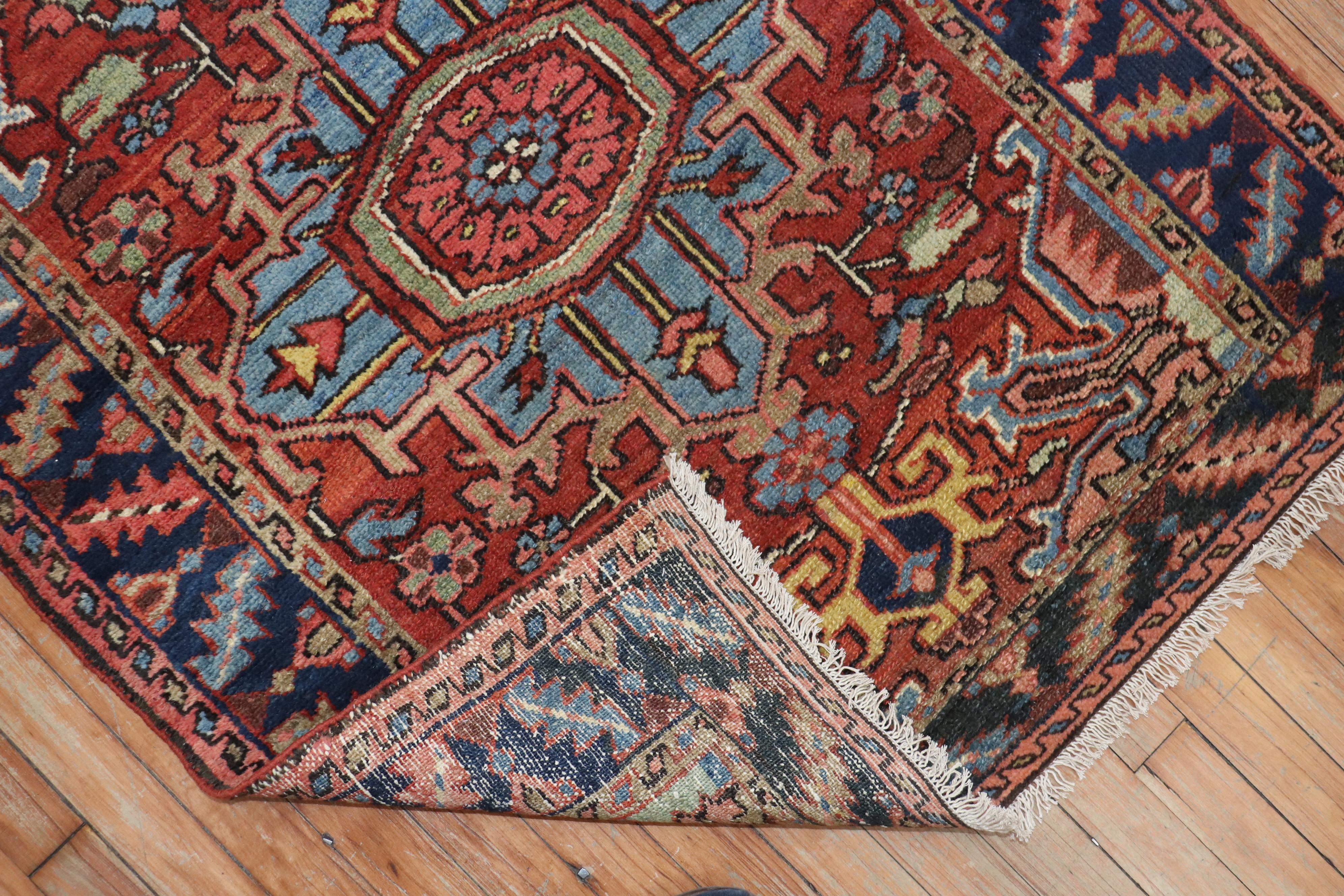 Laine Petit tapis persan ancien Heriz de la collection Zabihi en vente