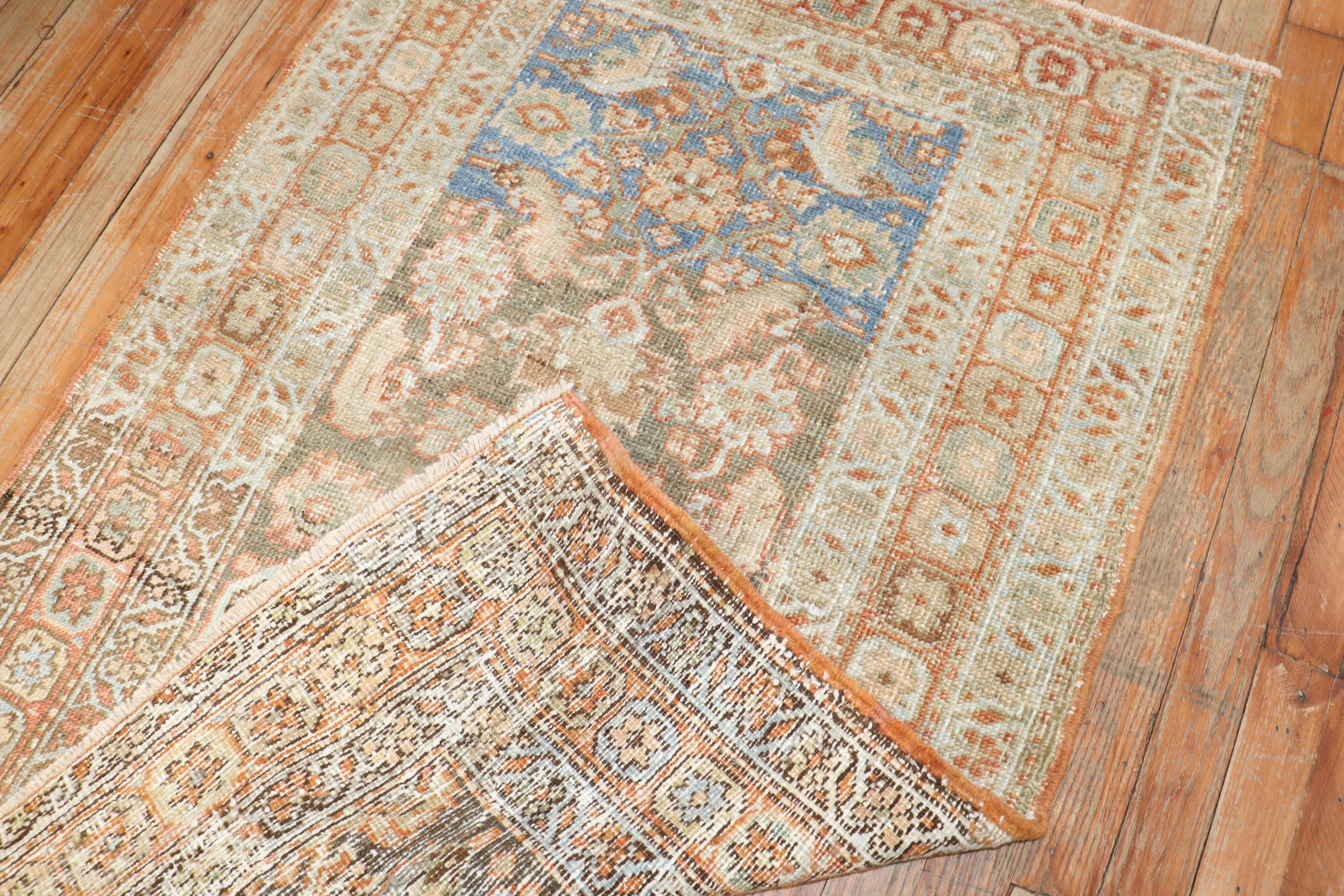 20ième siècle Petit tapis carré persan ancien Heriz de la collection Zabihi en vente