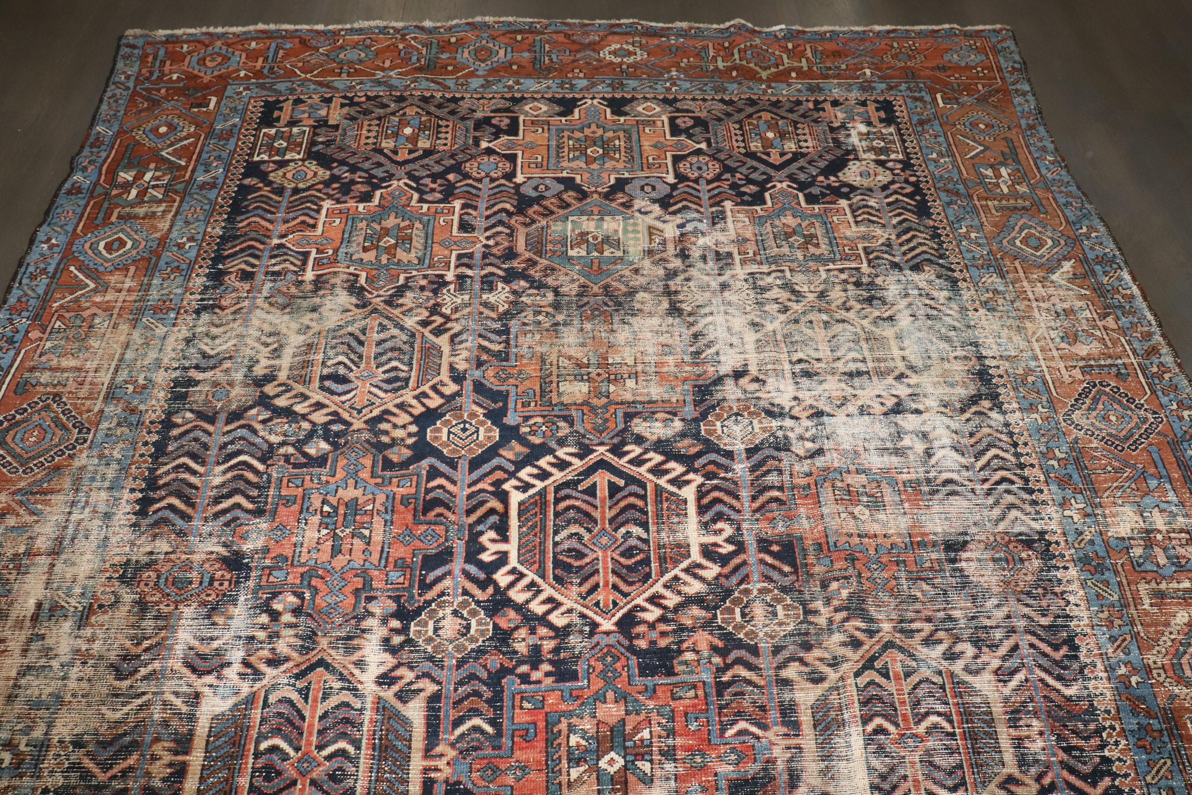 Una alfombra Heriz Karadja desgastada de principios del siglo XX

Detalles
alfombra no.	j4486
talla	8' 6