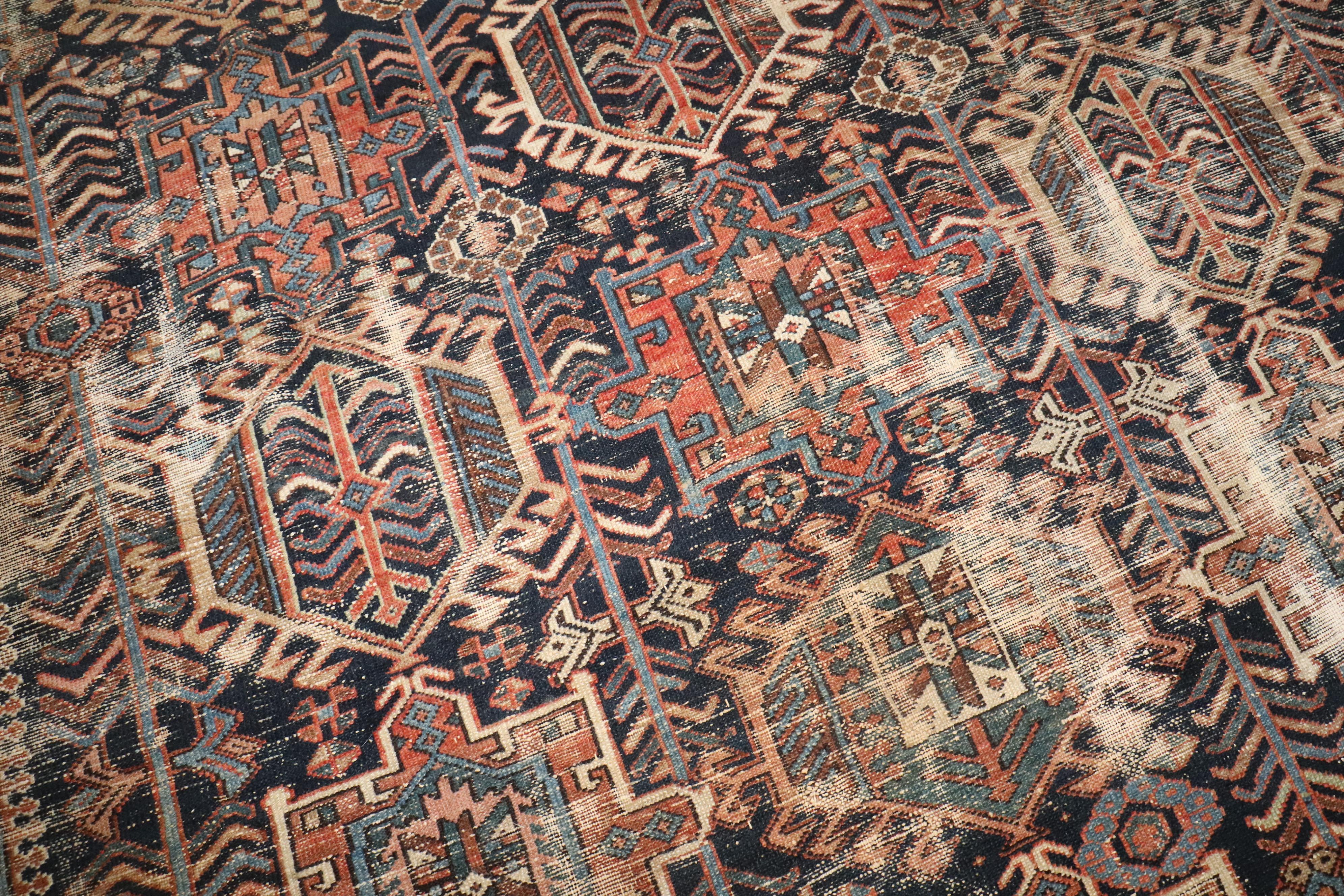 Colección Zabihi Alfombra Persa Antigua Heriz Desgastada Rústico en venta