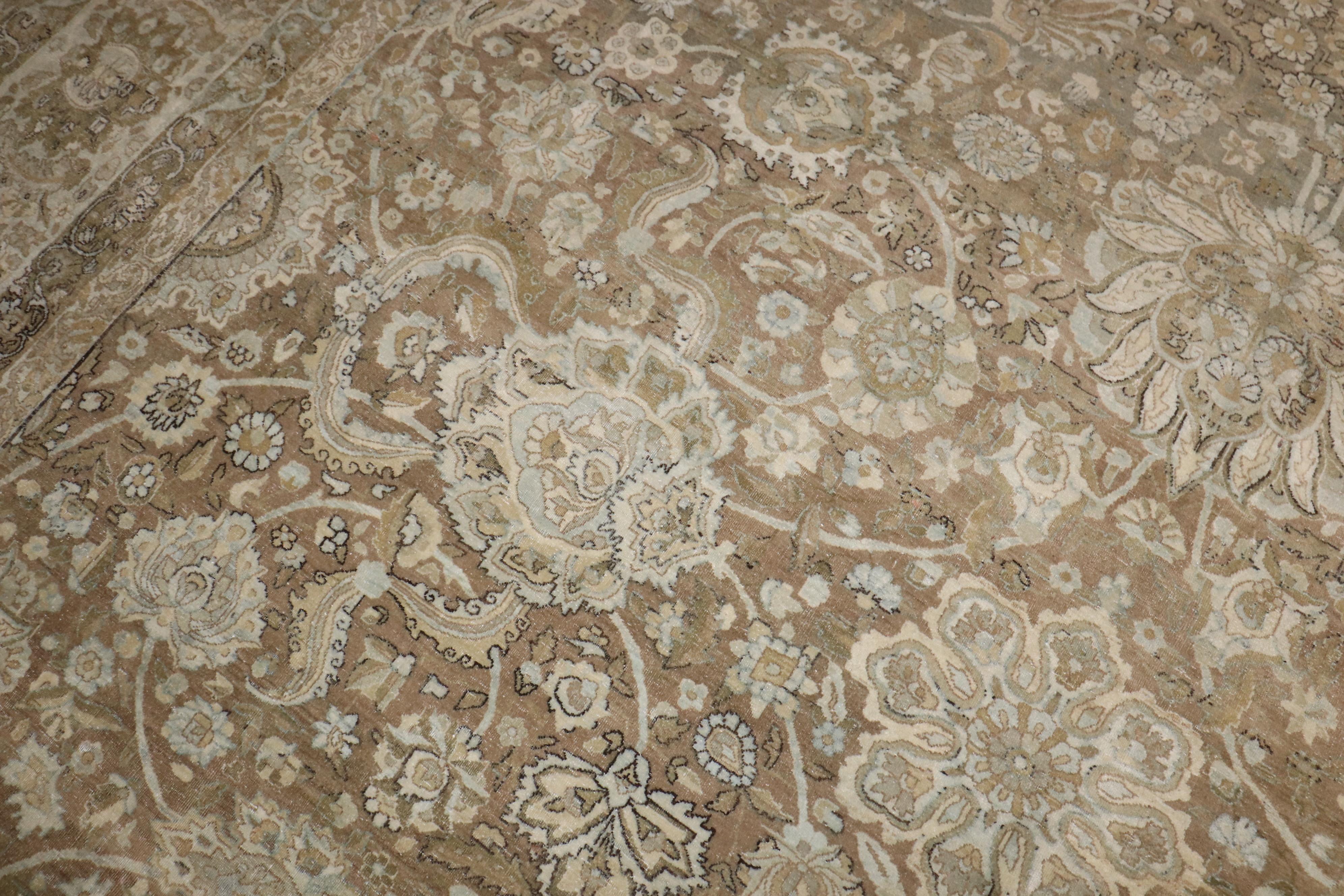 Ein übergroßer persischer Kashan-Teppich aus dem frühen 20. Jahrhundert

Maße: 11'6'' x 19'3''


