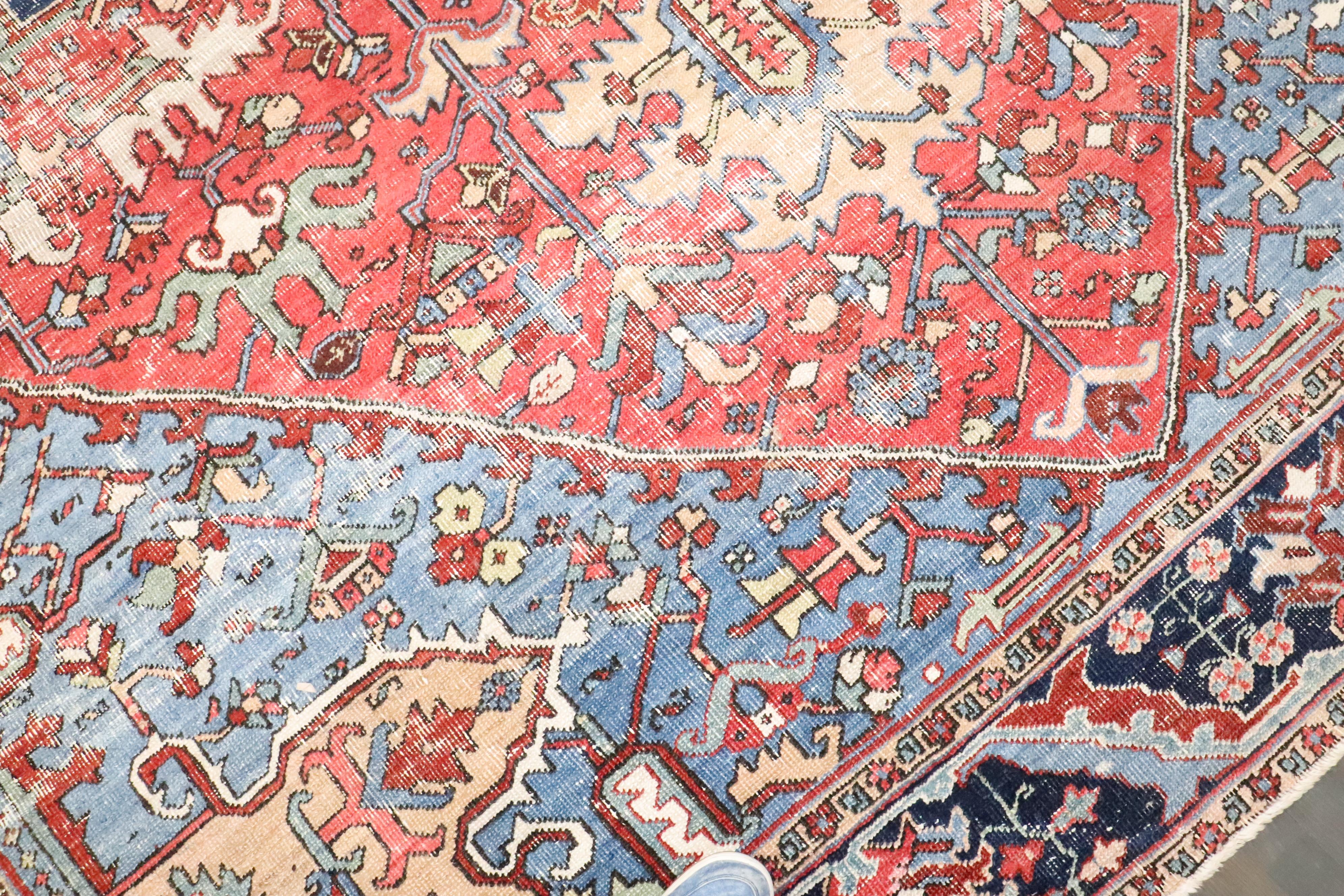 Tappeto Zabihi Collection Antique Persian Large Heriz Worn In condizioni discrete in vendita a New York, NY