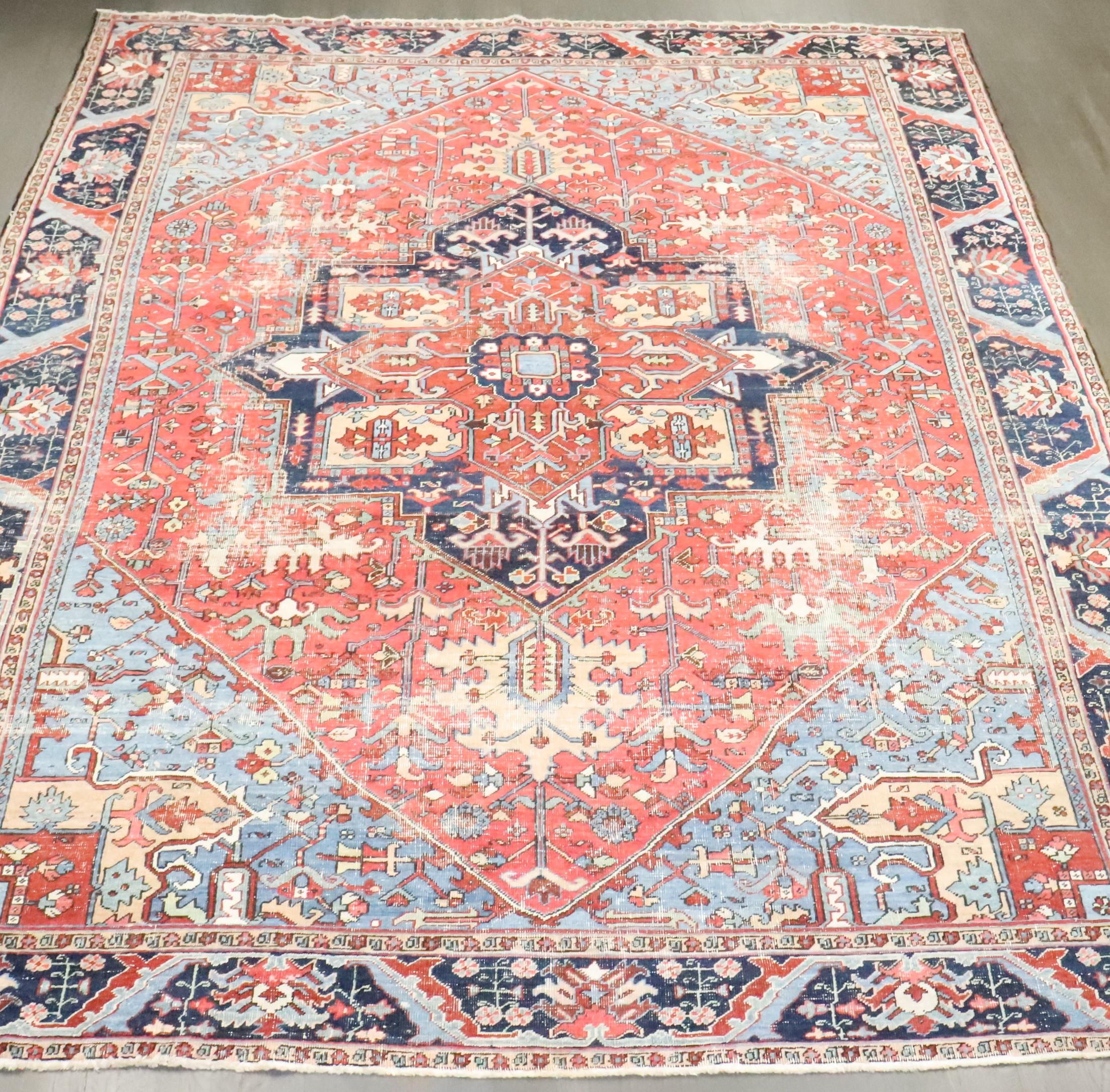 XX secolo Tappeto Zabihi Collection Antique Persian Large Heriz Worn in vendita
