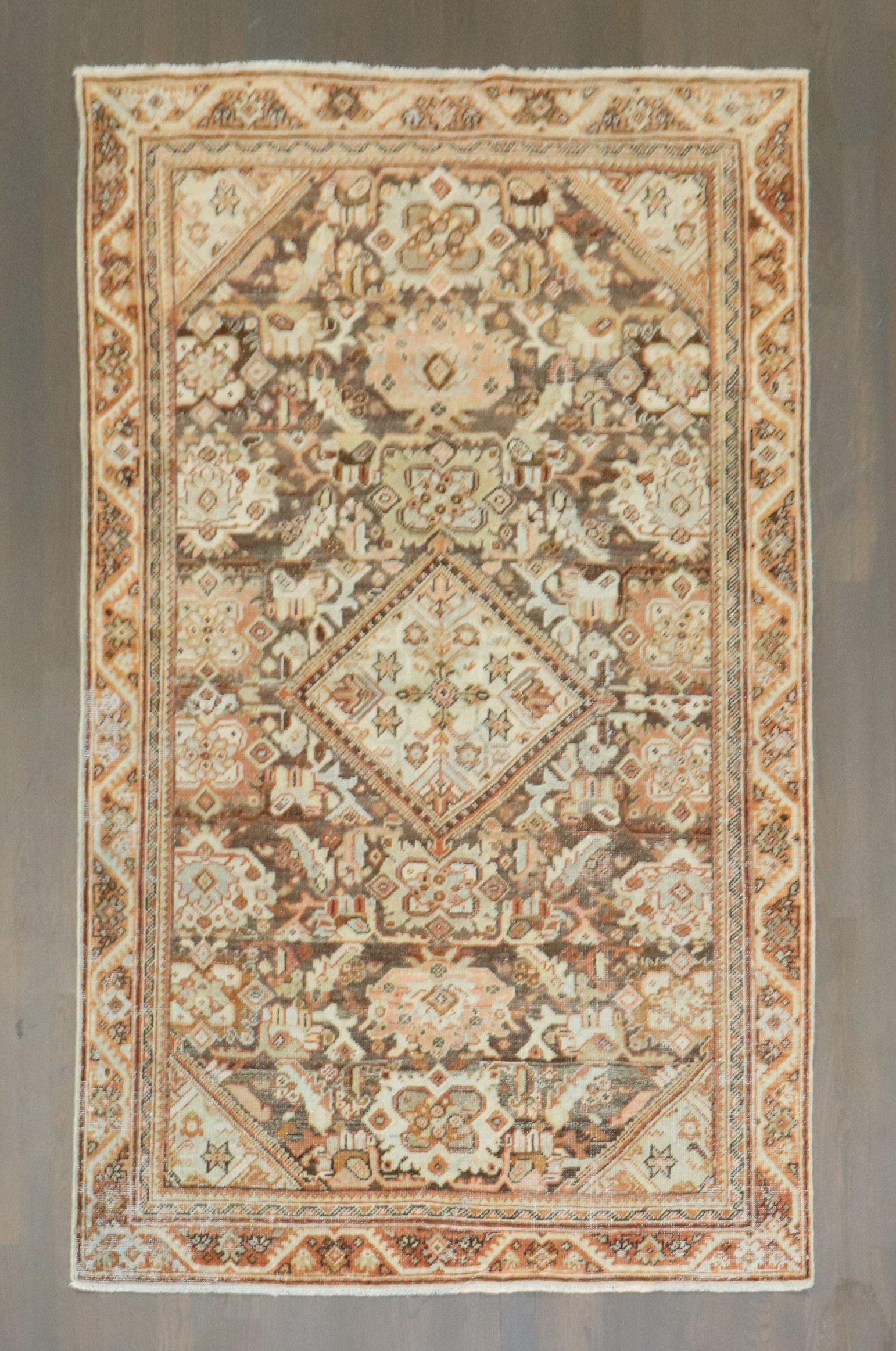 un frugal mahal persa tamaño acento del 2º cuarto del siglo xx

Detalles
alfombra no.	j4121
talla	4' 1