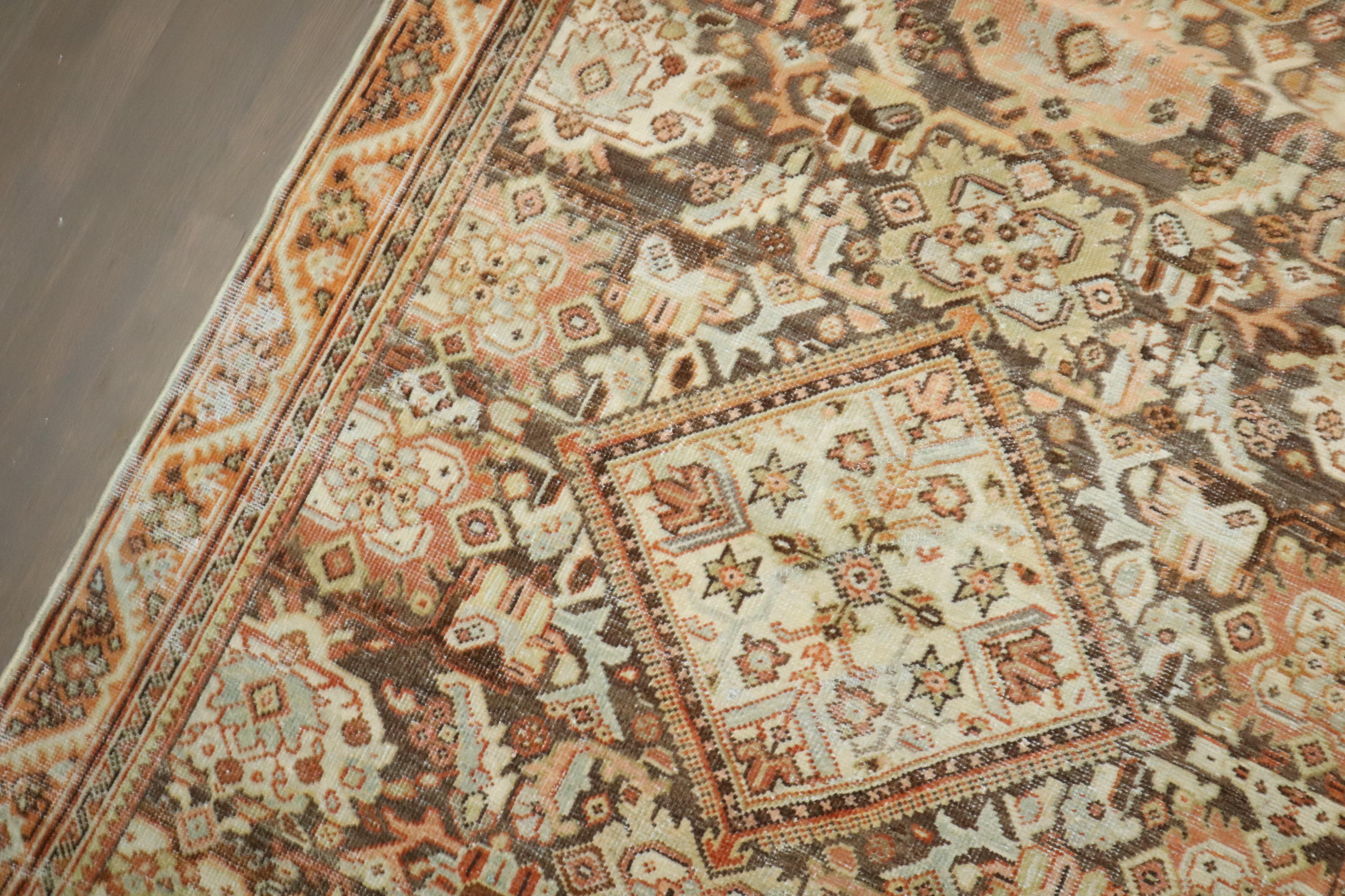 Colección Zabihi Alfombra Persa Antigua de Acento Mahal en venta 1