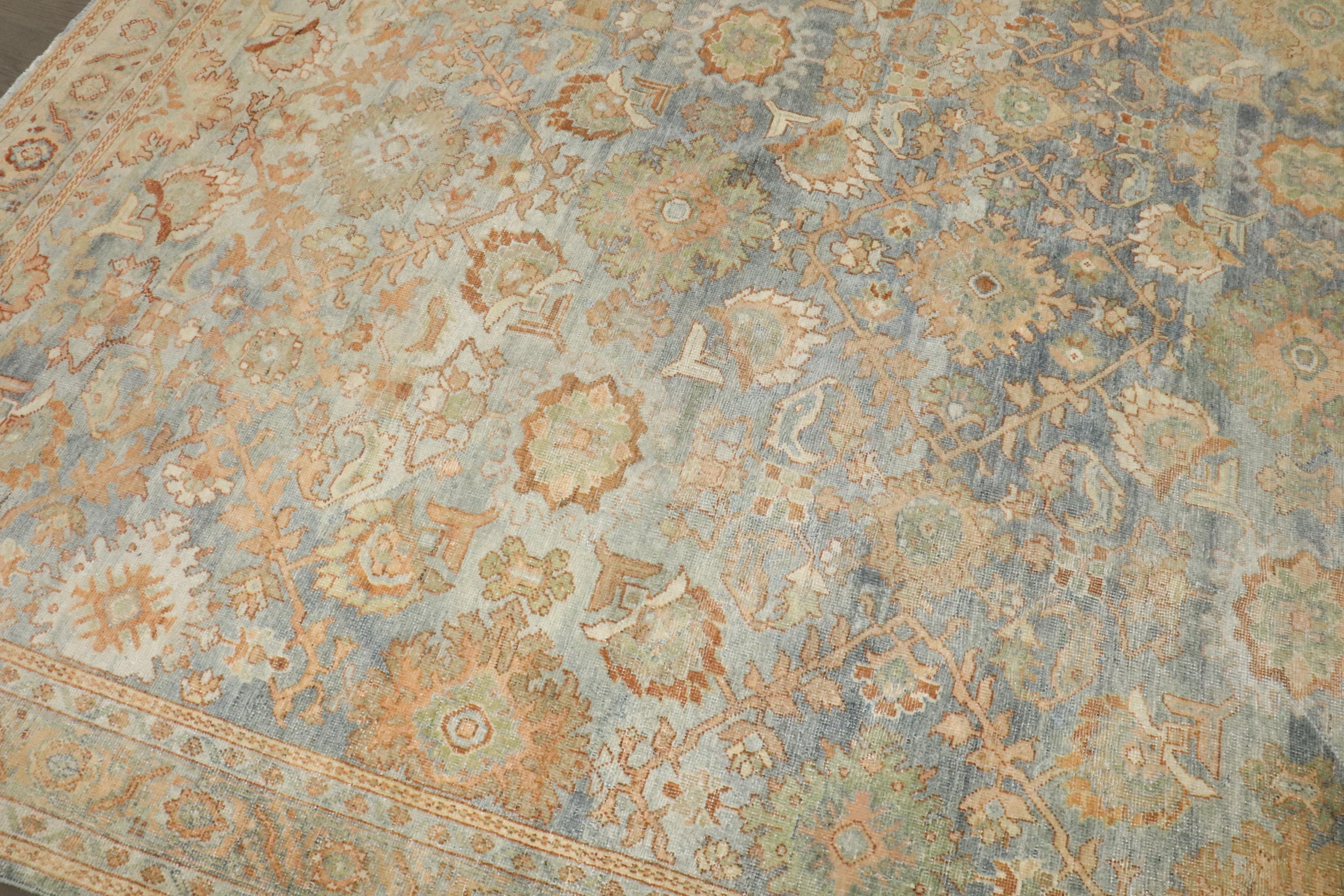 Perse Tapis persan ancien Mahal bleu clair de la collection Zabihi en vente