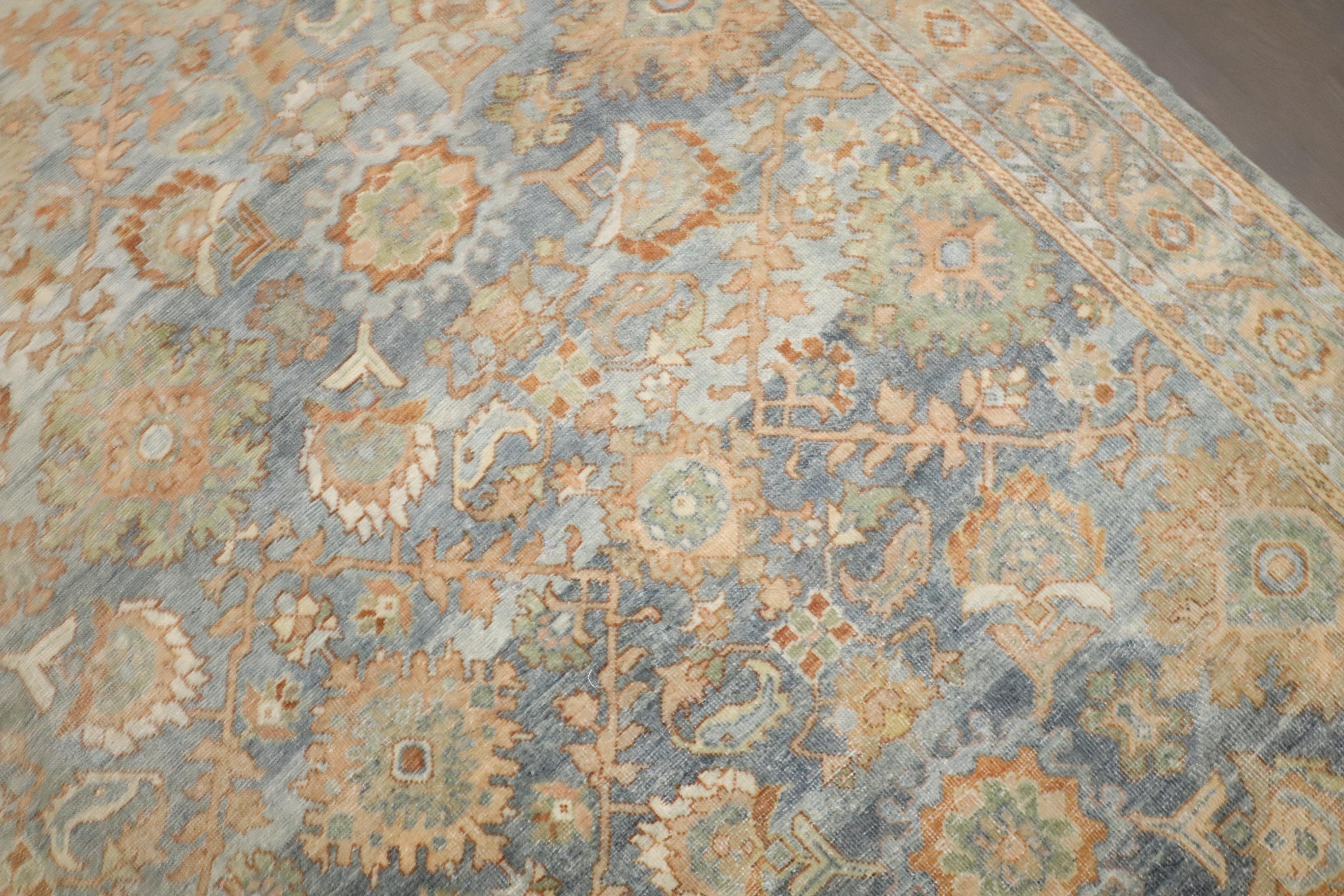 Laine Tapis persan ancien Mahal bleu clair de la collection Zabihi en vente