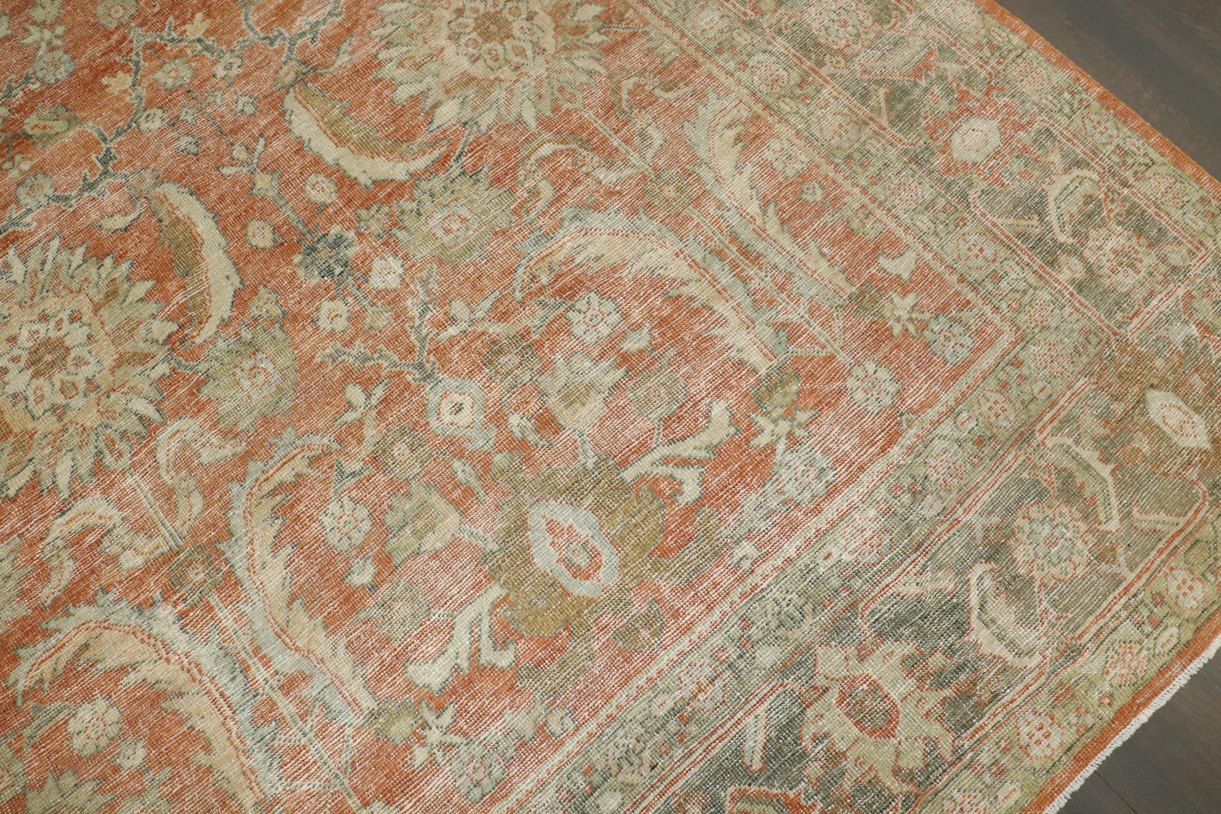 an early 20th-century soft mellow color room size mahal rug

Details
rug no.	9706
size	8' 8
