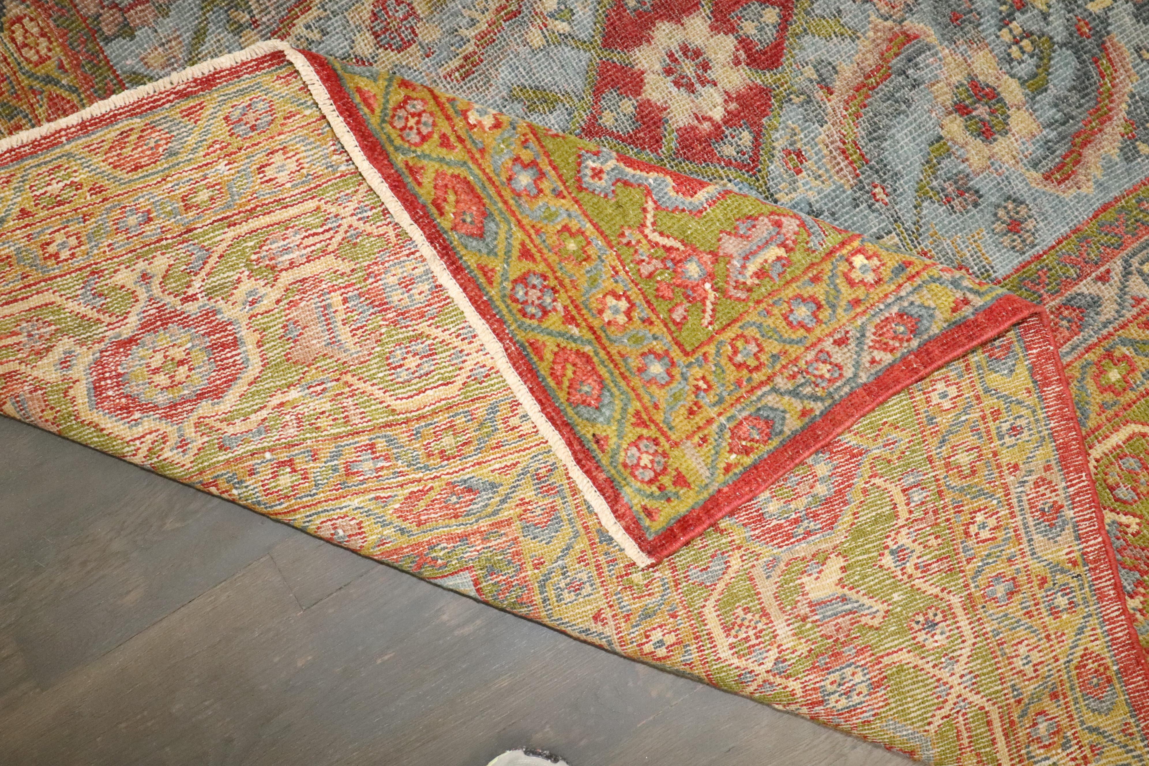 Noué à la main Tapis persan ancien de la collection Zabihi Mahal en vente