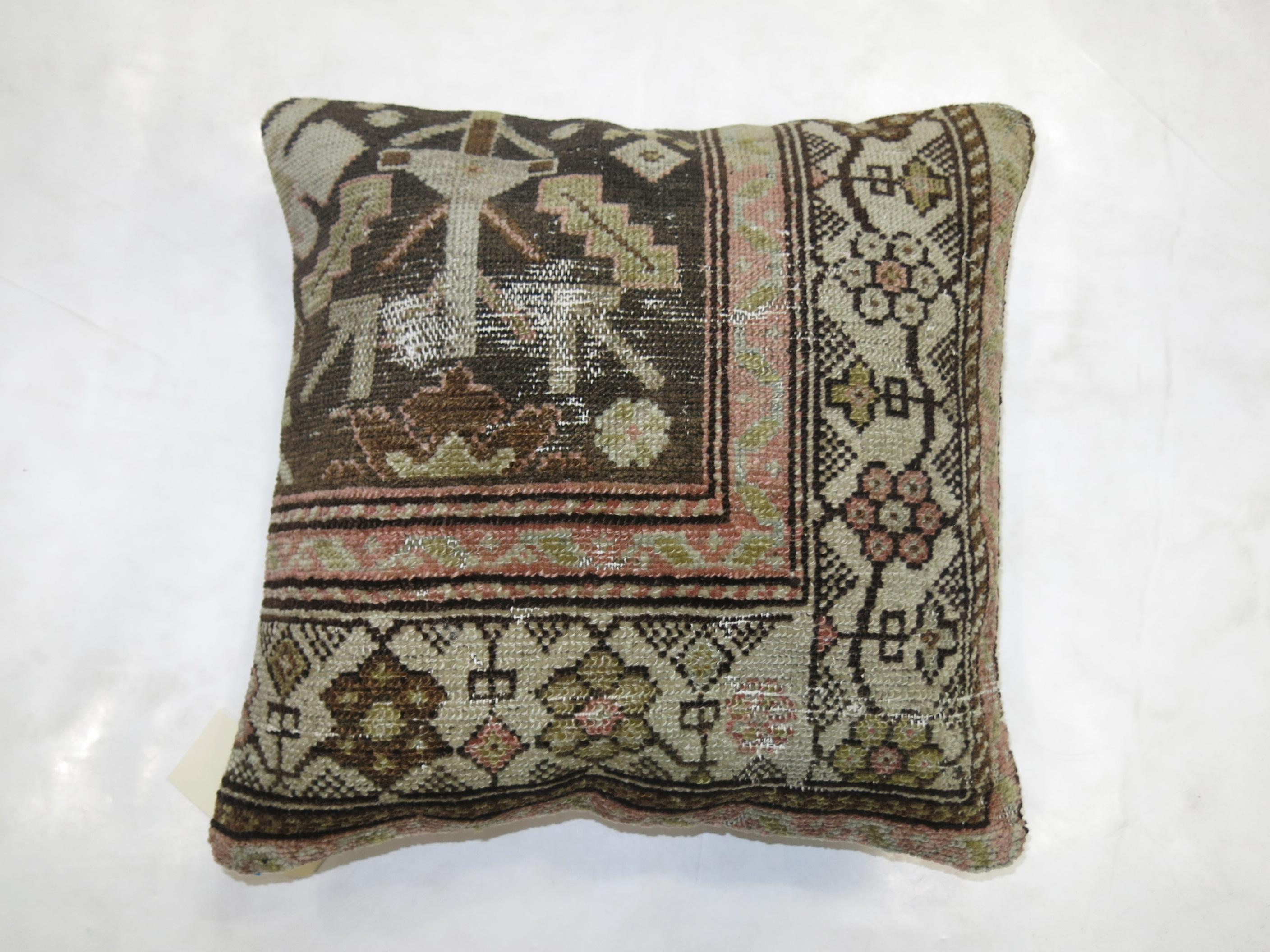 Almohada hecha con una antigua alfombra persa Malayer 

16'' x 16''