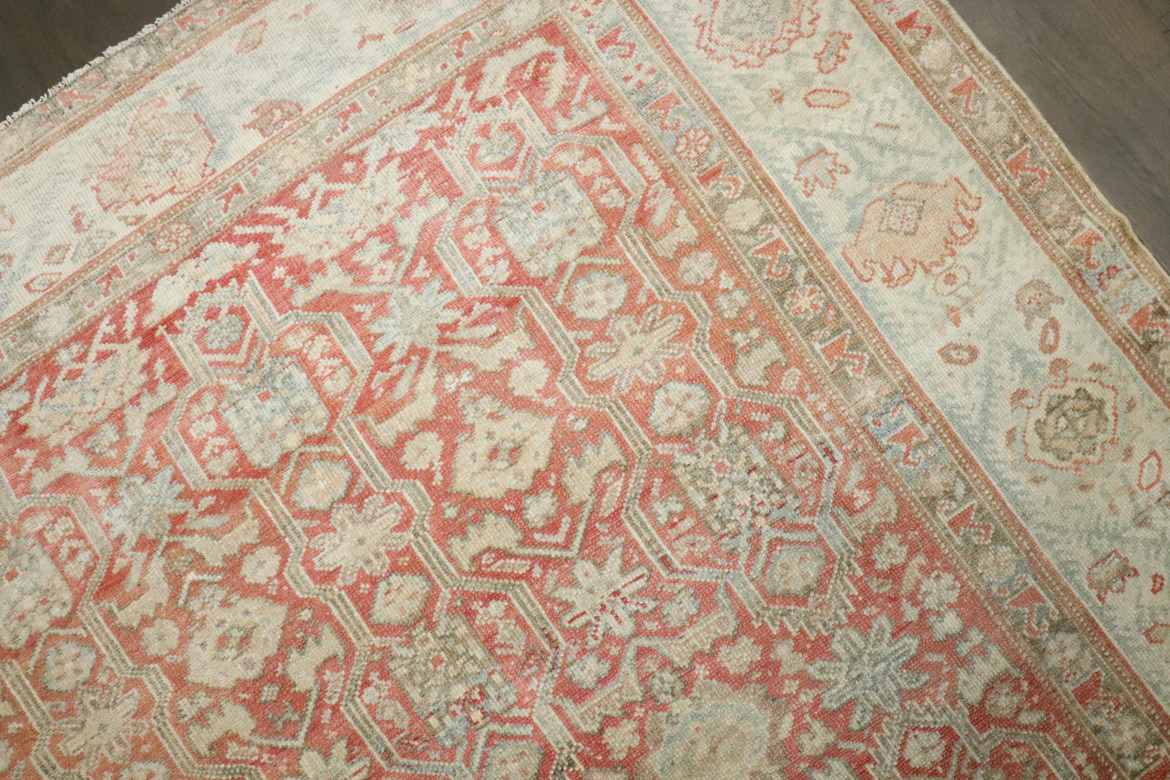 ein quadratischer Malayer-Teppich in warmen Farben aus den 1930er Jahren

Einzelheiten
Teppich nein.	j4778
Größe	5' x 6' 2