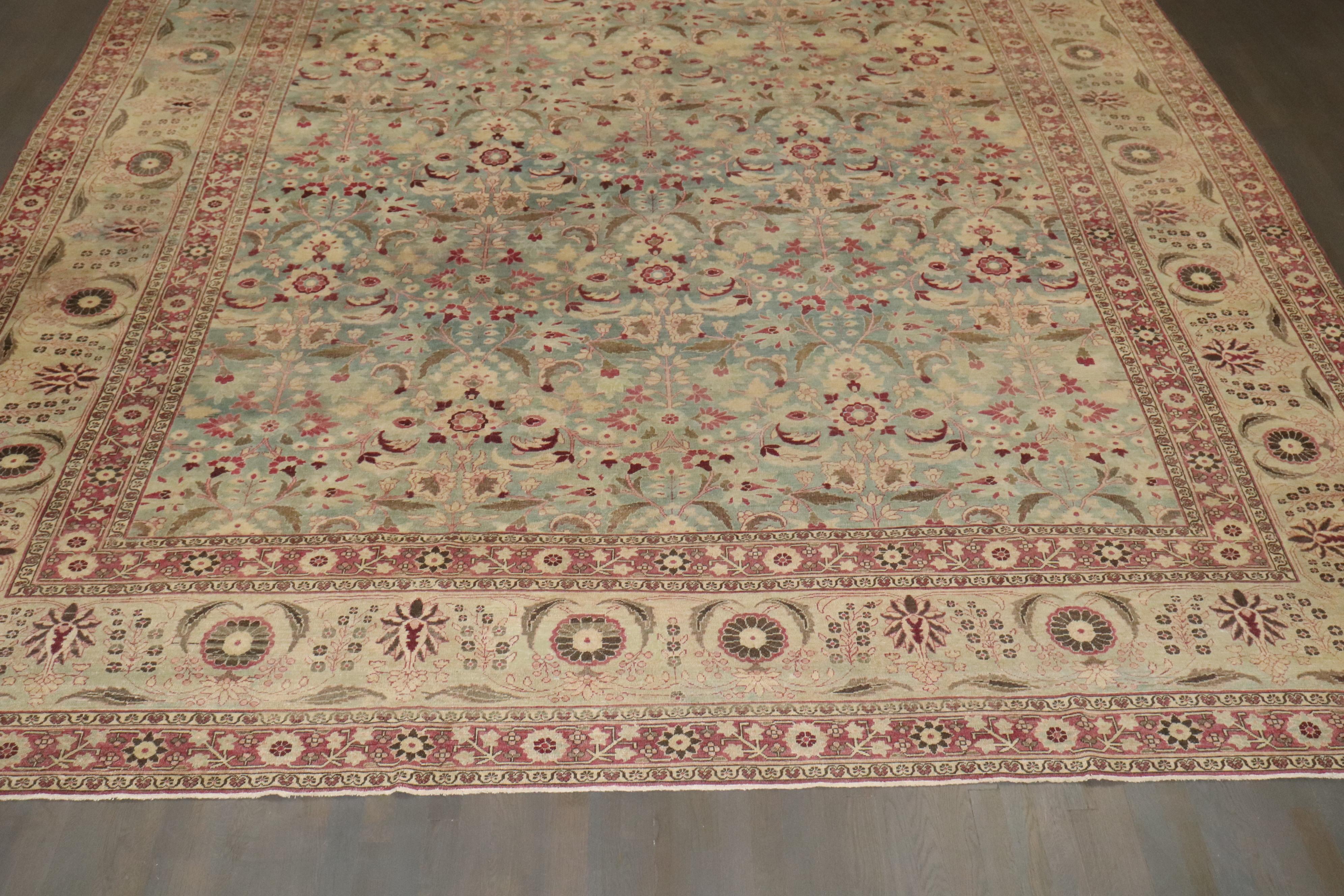Tapis surdimensionné persan ancien de la collection Zabihi en vente 7