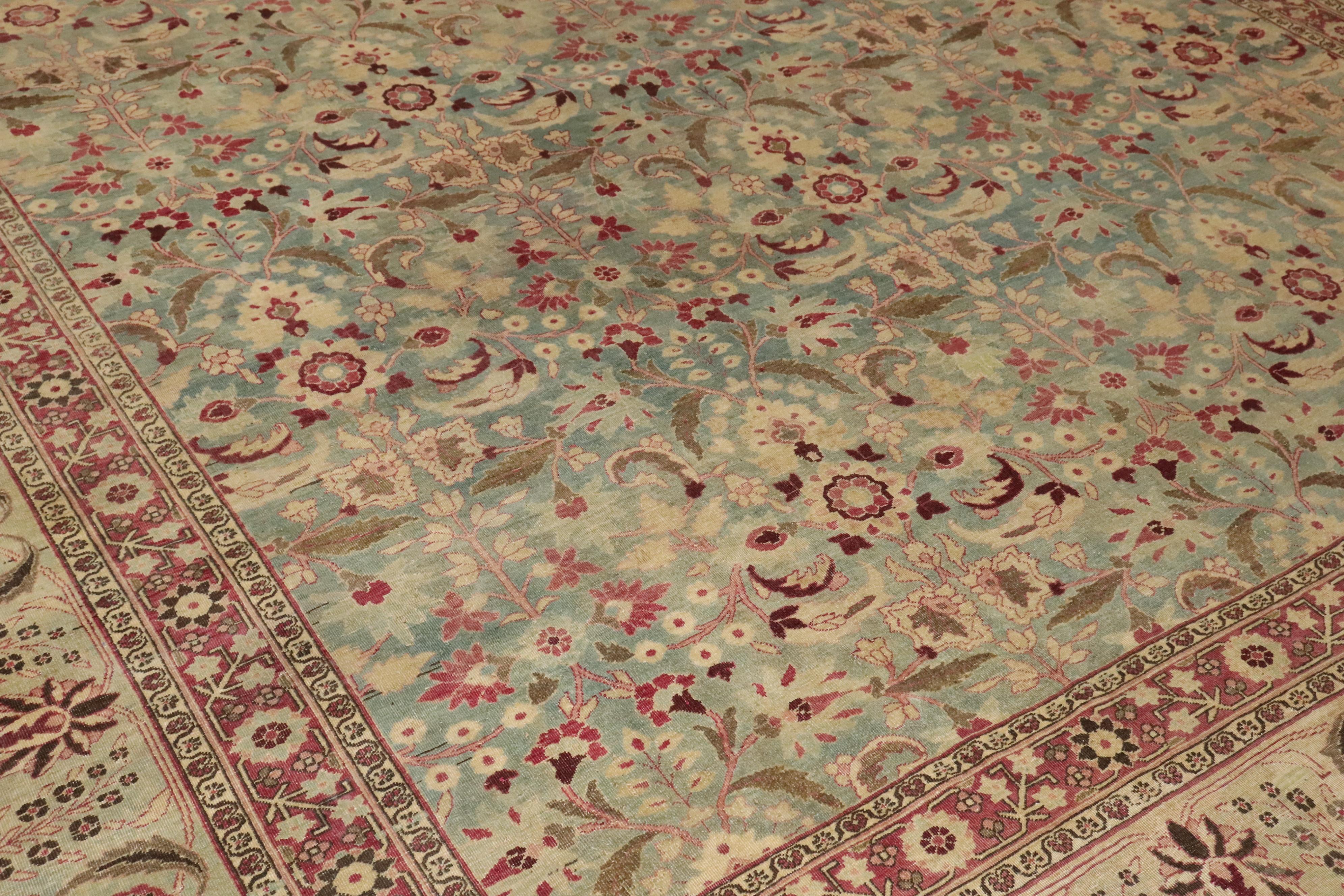 Victorien Tapis surdimensionné persan ancien de la collection Zabihi en vente
