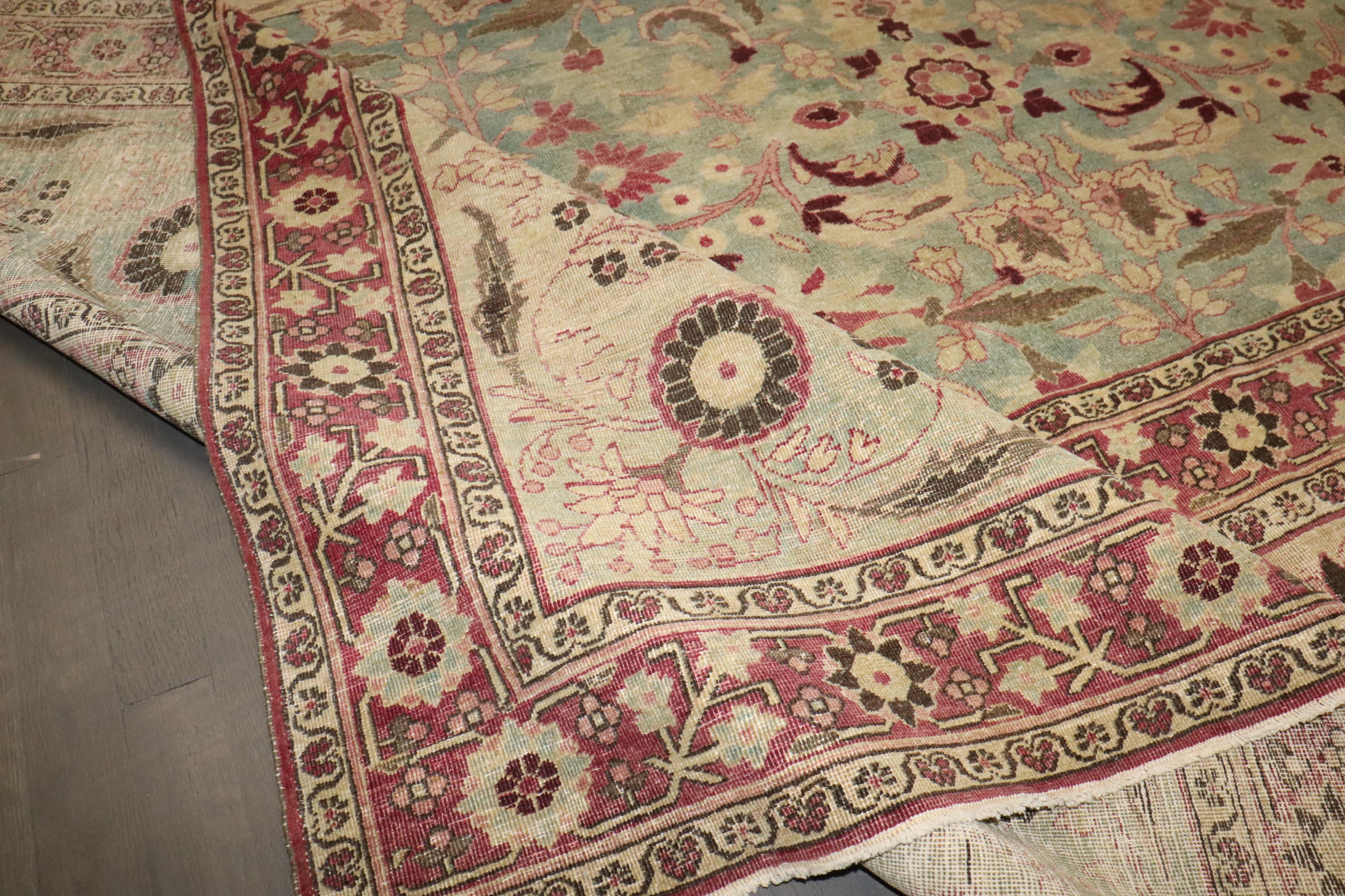 Laine Tapis surdimensionné persan ancien de la collection Zabihi en vente